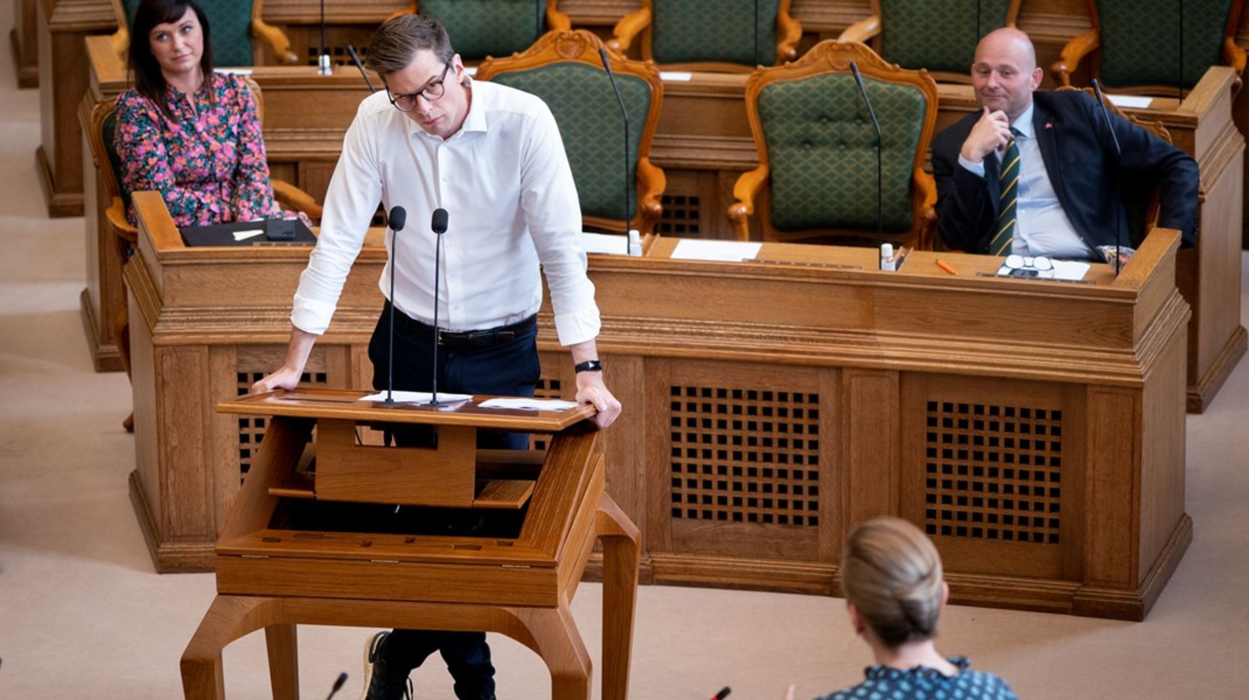 Regeringen&nbsp;bør droppe de uanstændige bøllemetoder og finde finansieringen til sin politik gennem besparelser eller langsigtede reformer, skriver Alex Vanopslagh (LA).&nbsp;