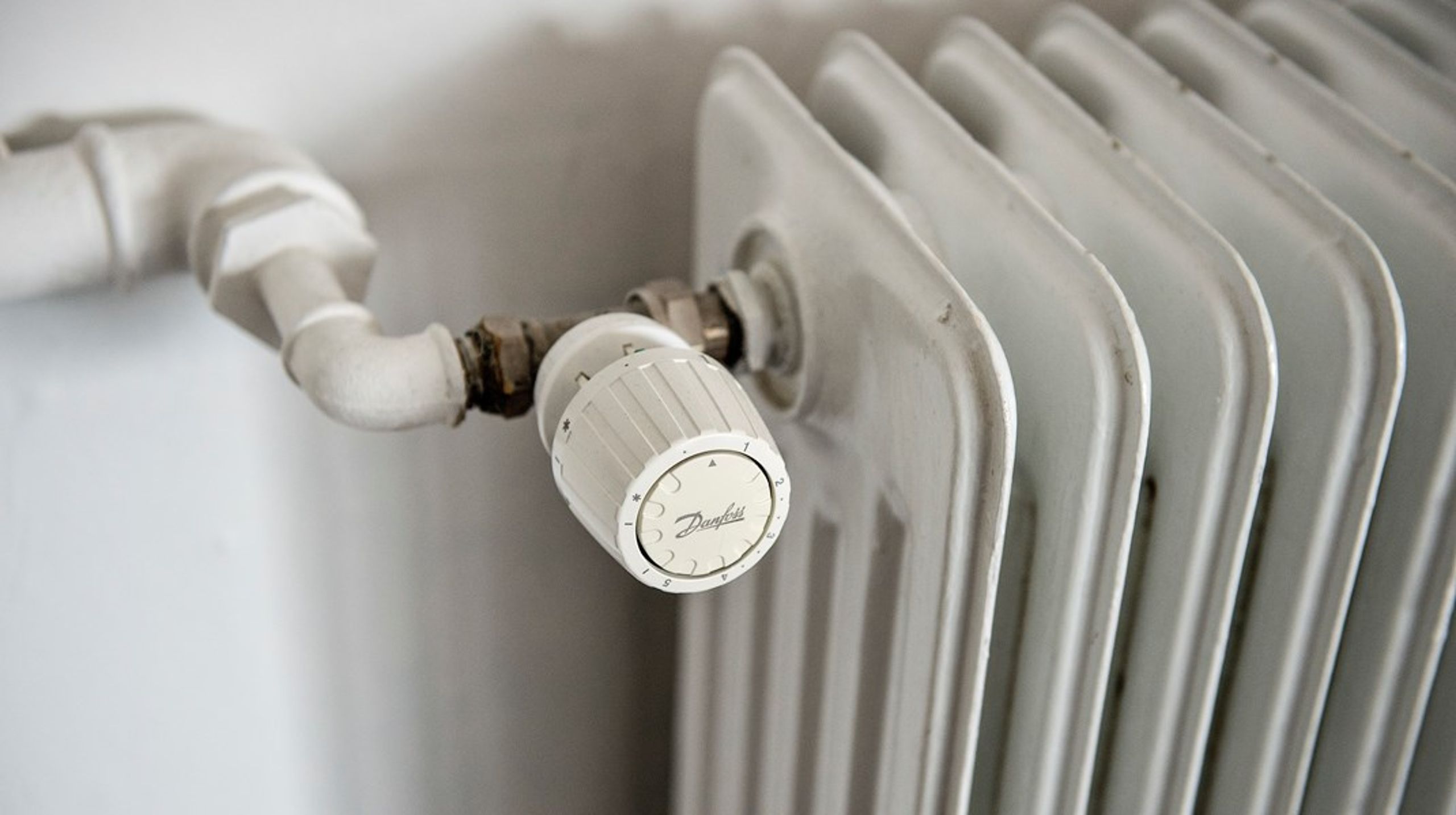 På energiområdet rammer inflationen især lavindkomsthusholdningerne, da de bruger en større del af deres budget på el og varme, skriver&nbsp;Katja Mann og Birthe Larsen.