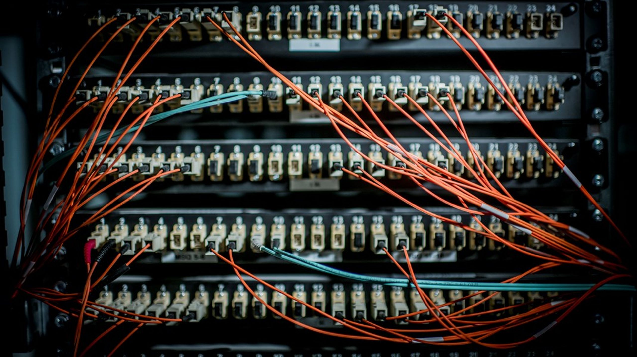 Selvom de fleste erhvervsfolk i dag kender til fænomener som malware, ransomware og phishing, bliver it-sikkerhed hurtigt teknisk og komplekst, skriver&nbsp;Louise Hahn.