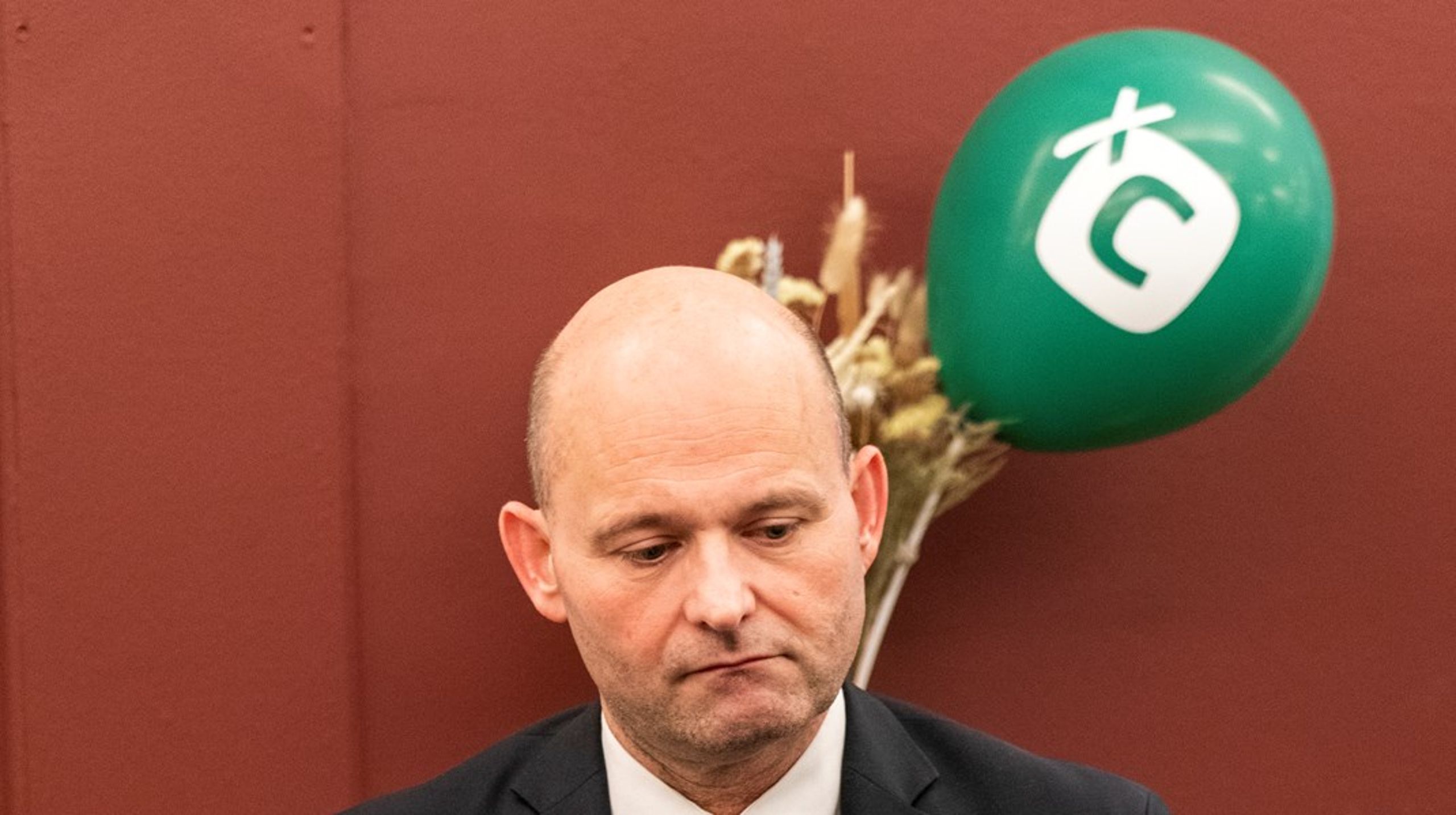 Søren Papes allierede i Konservativ Ungdom er uenig med den konservative partiformand i, at forsvarsforbeholdet bør afskaffes. Pape har forklaret over for Jyllands-Posten, at det ikke er partiskadelig virksomhed at stemme nej.