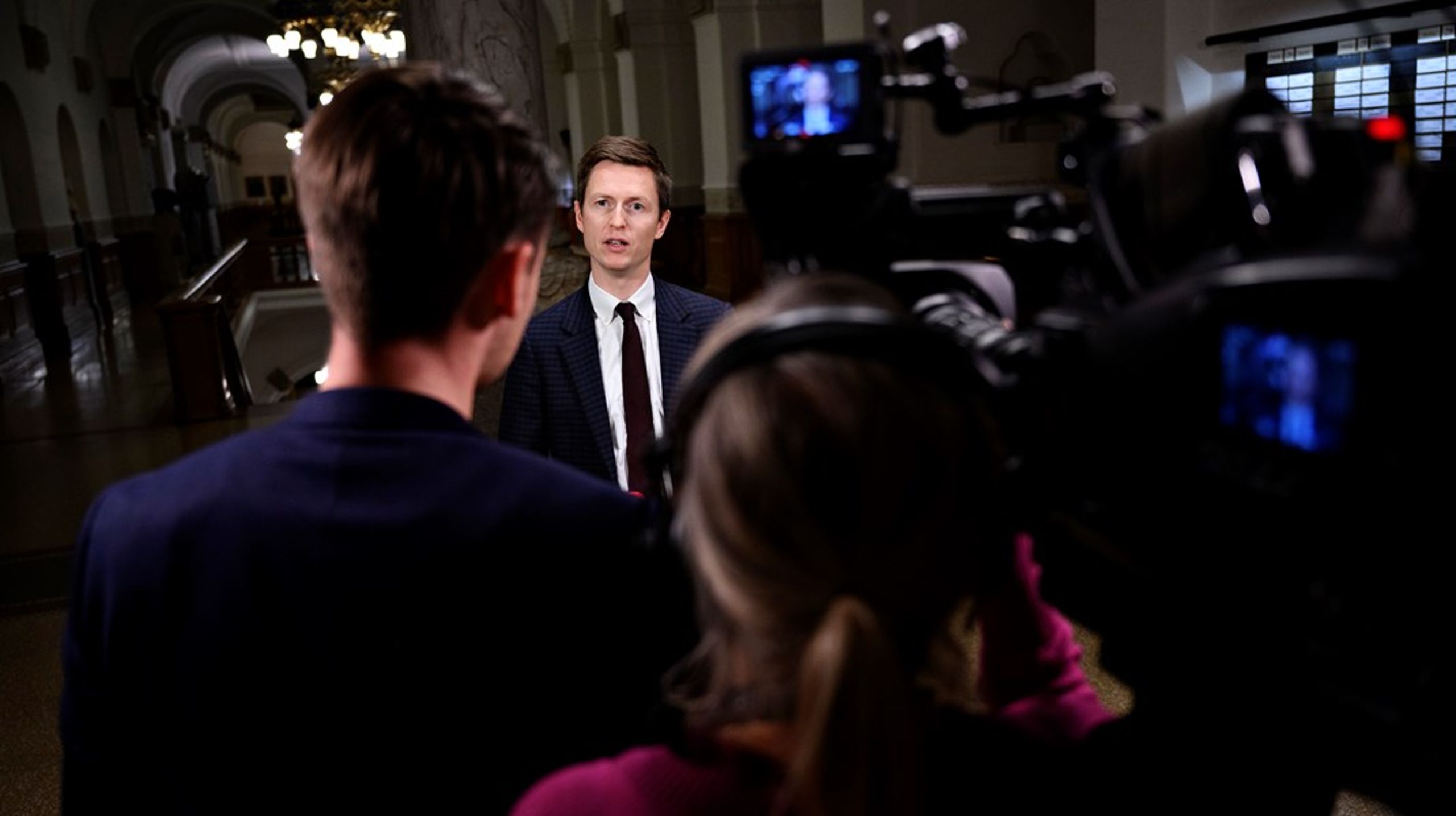 Politikerne skal huske hjerneforskning, når de skal&nbsp;forhandle om forskningsreserven, for det er&nbsp;et langt sejt træk, hvis vi skal gøre os forhåbninger om at hjælpe de mange danskere, der rammes af hjernesygdomme, skriver Lene Skole og Jan Egebjerg.&nbsp;<br>