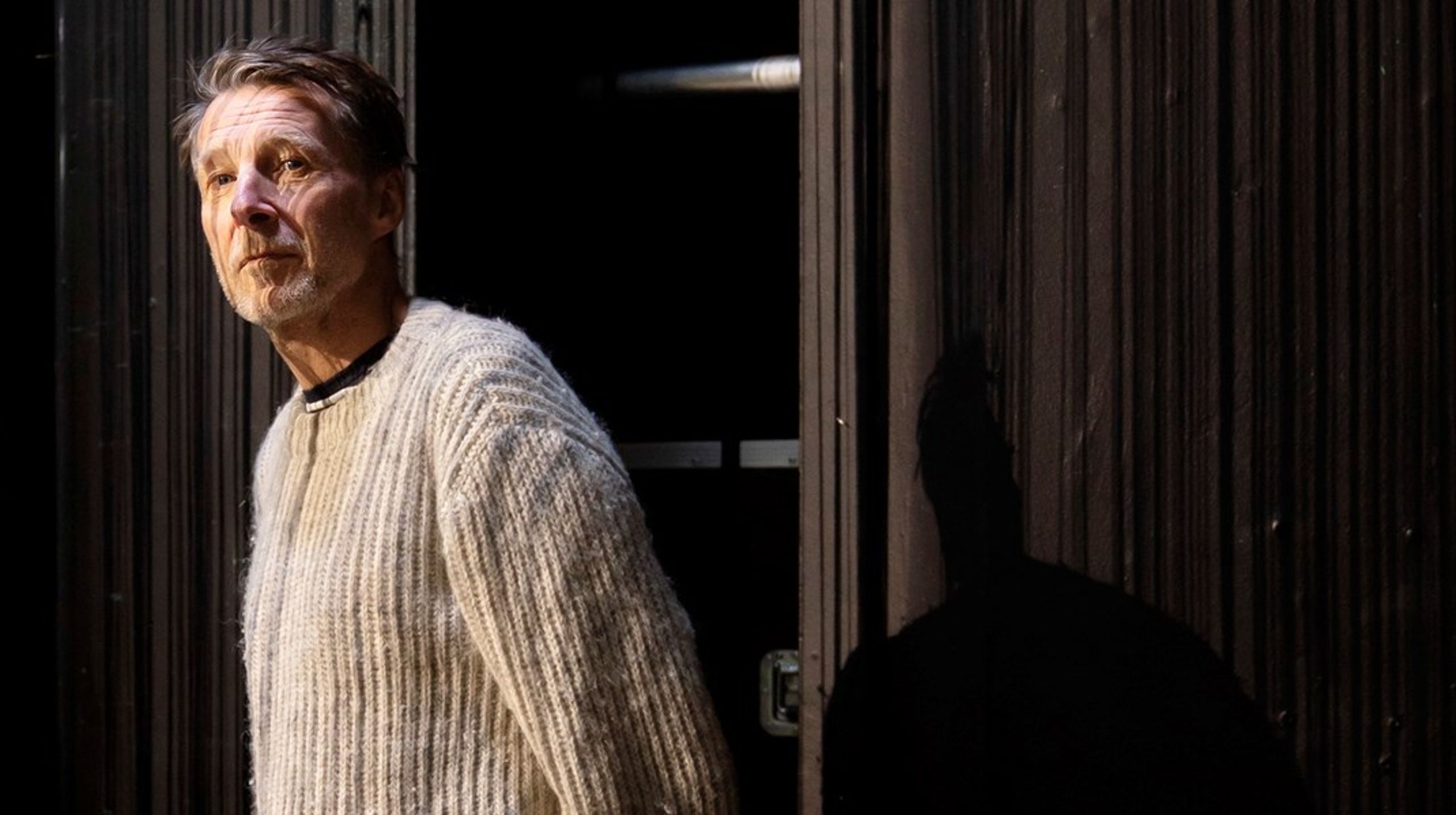 I værste fald er der tale om, at bestyrelsen på&nbsp;Aveny-T&nbsp;har fyret&nbsp;Jon Stephensen, fordi han har meldt sig ind i et politisk parti. Hermed vil der ikke længere blot være tale om dårlig håndtering, men om et angreb på demokratiet, skriver&nbsp;Lasse Marker.