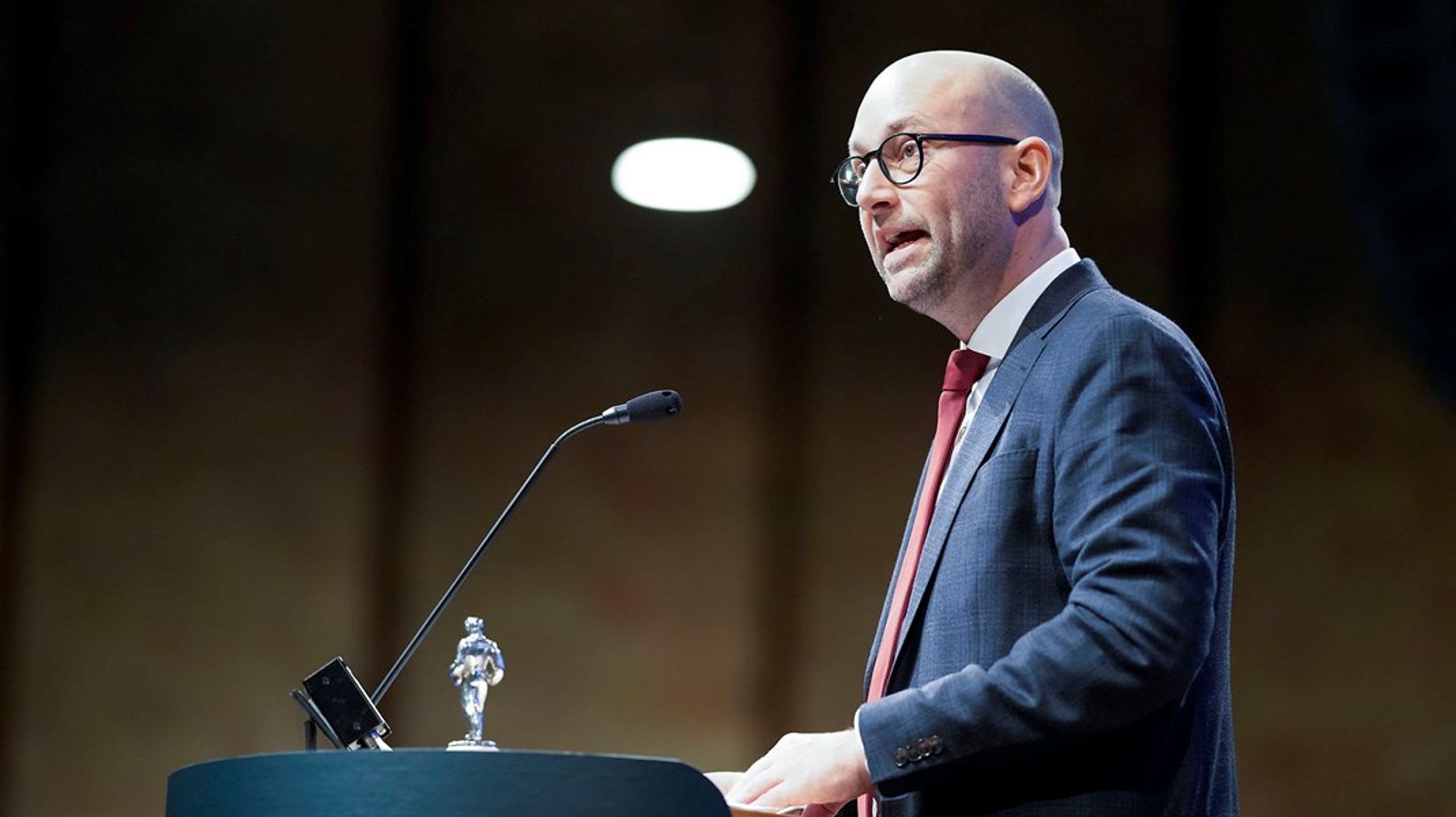 Fødevareminister Rasmus Prehn (S) ser både positive elementer og plads til forbedring i den nye kontrolrapport over dyrevelfærden i Danmark.&nbsp;