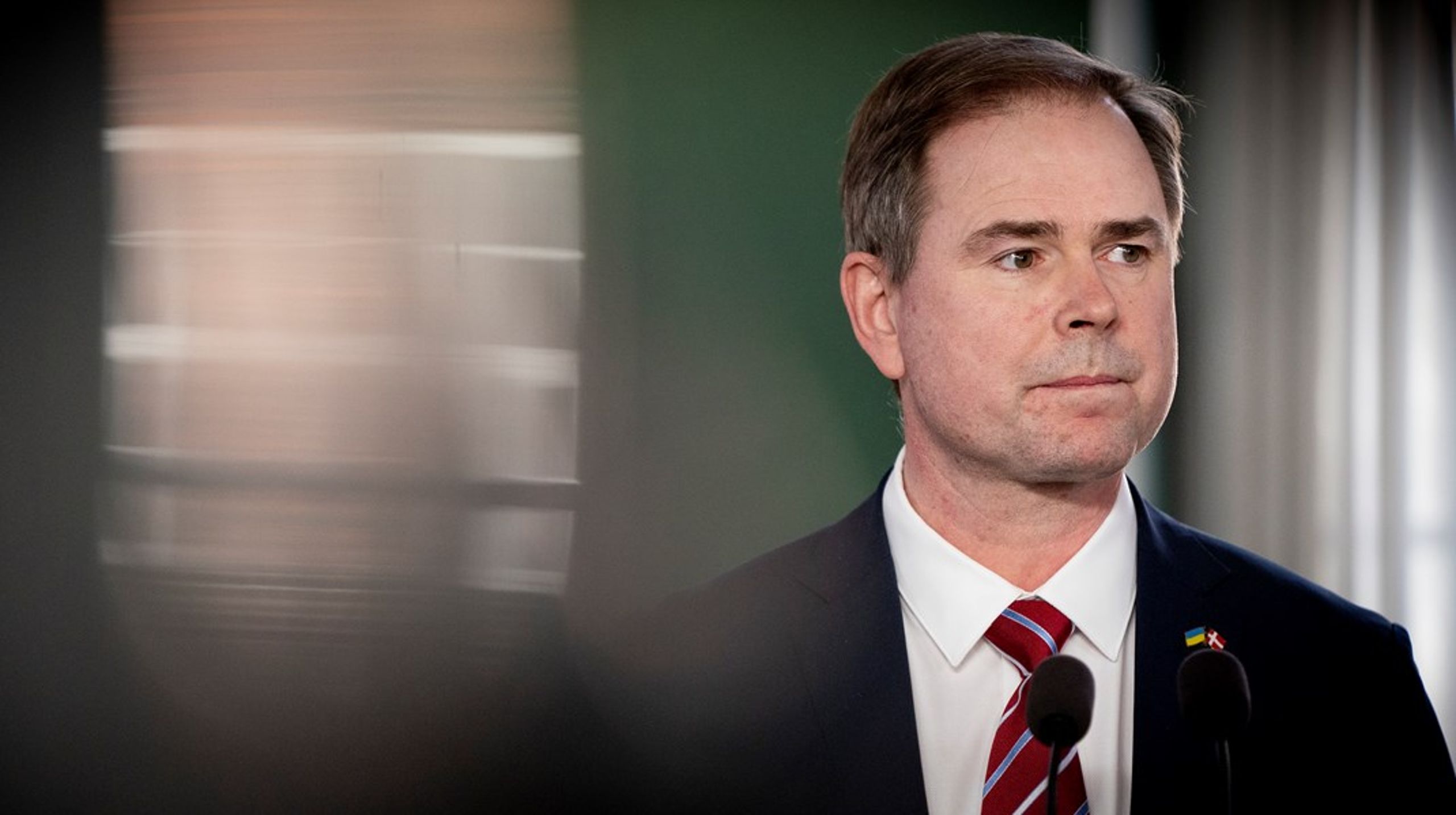 Finansminister Nicolai Wammen (S) fortæller, at Finansministeriet i juni 2022 vil følge op på, om ministerier overholder de 20 tekniske minimumskrav til it-sikkerhed, der siden 2020 har været ufravigelige krav til hele statsapparatet.