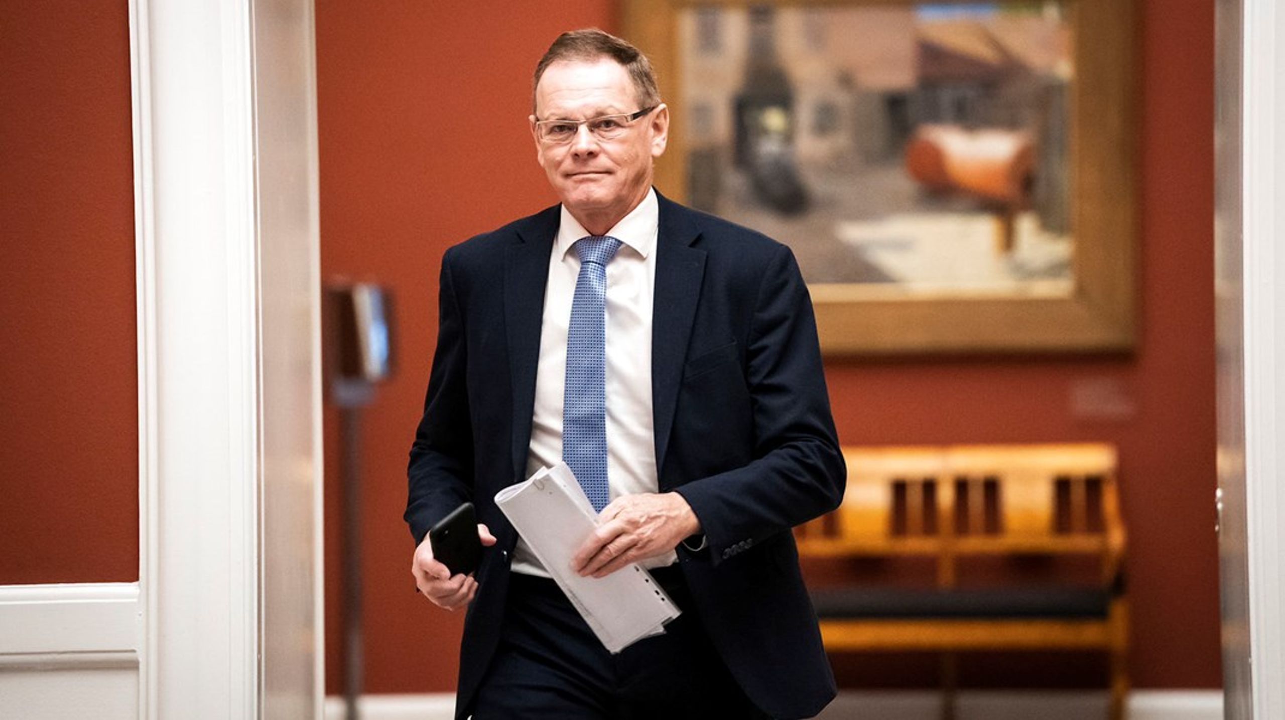 "Inden man koger over i voldsomme gloser, skal man lige have kigget på, hvad der ligger bag ved tallene," siger Venstres Erling Bonnesen om udviklingen i statens kontrolrapporter fra de seneste ti år.&nbsp;