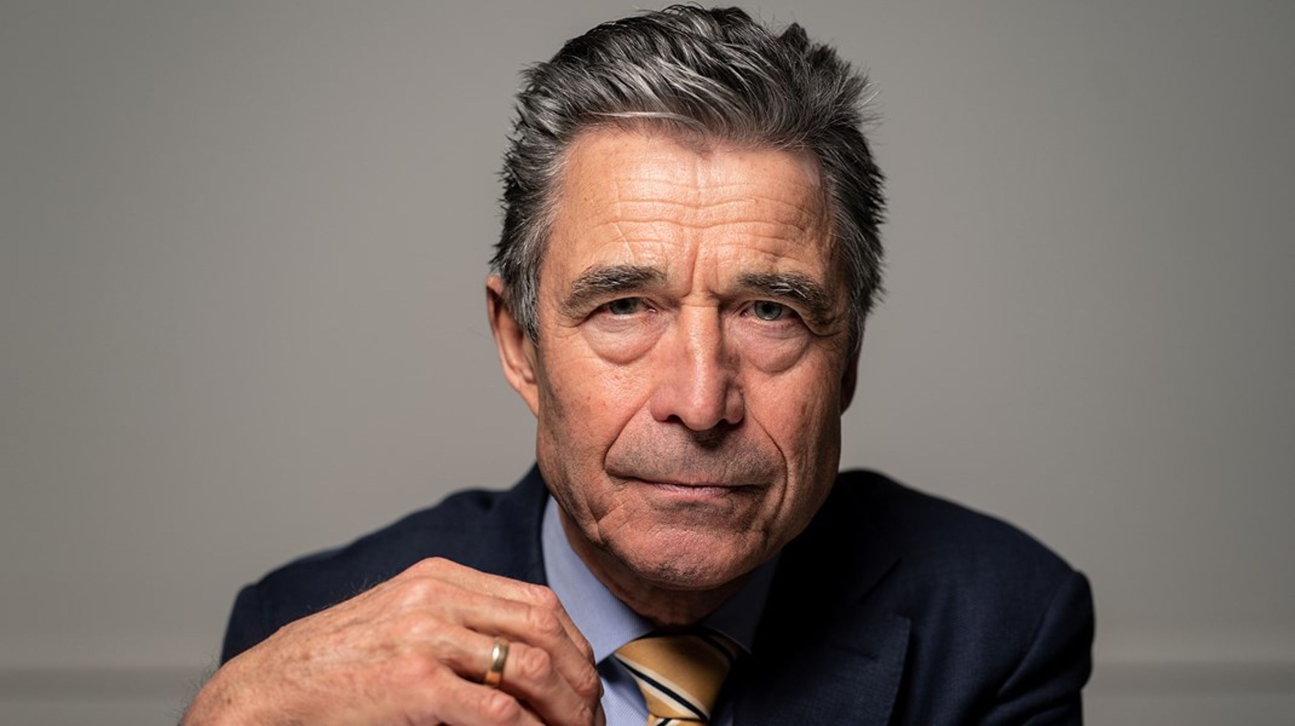 Anders Fogh Rasmussen slap ikke bare for retsforfølgelse efter den folkeretligt ulovlige intervention i Irak. Han overtog senere posten som generalsekretær for Nato, skriver&nbsp;Jacques Hartmann.