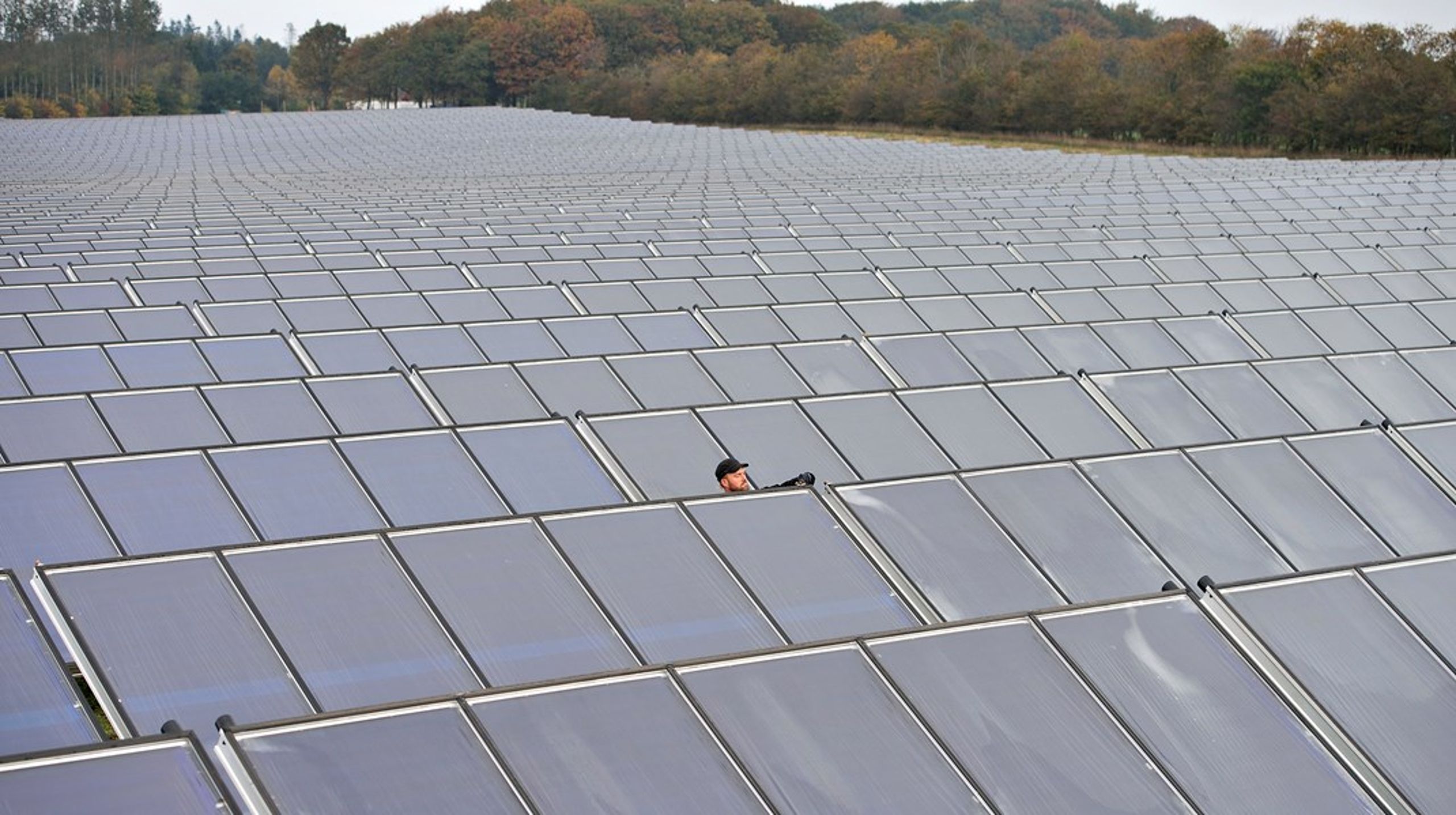 De politiske ambitioner om at firedoble sol- og vindenergi kan godt mødes, hvis vi fjerner to store forhindringer, skriver Knud-Erik Andersen.&nbsp;