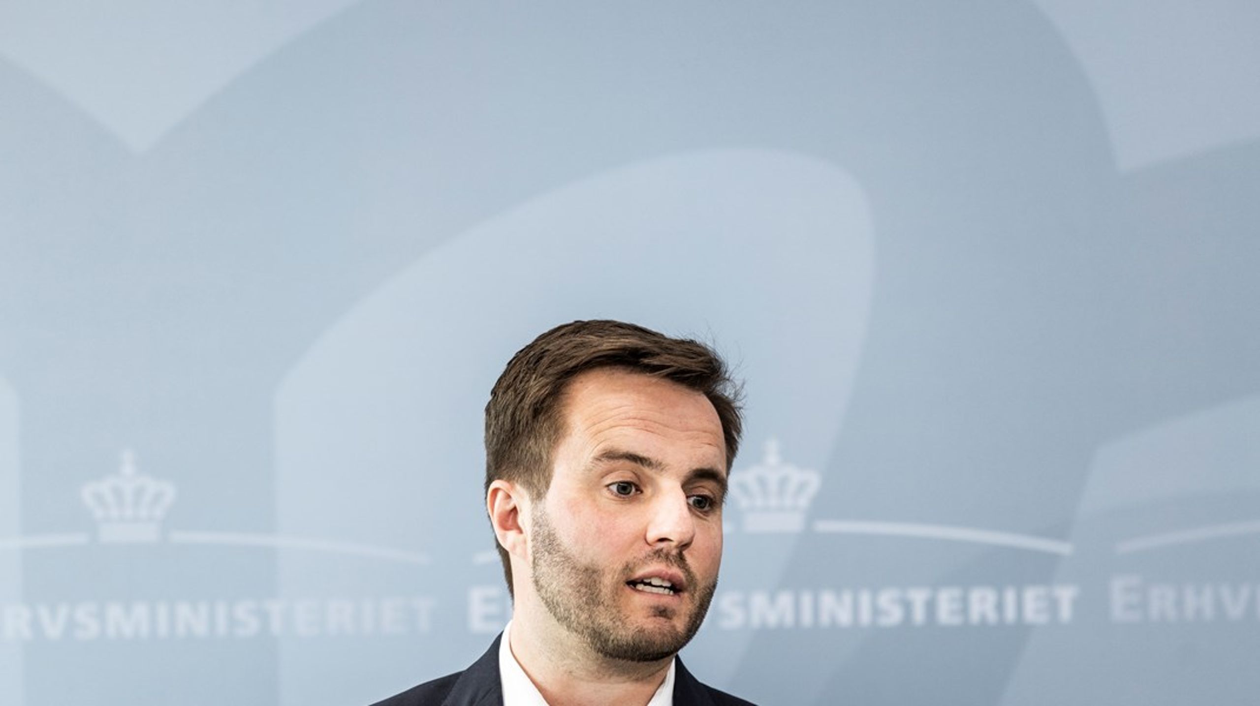 Ifølge SF og Enhedslisten udskyder erhvervsminister Simon Kollerup iværksætterforhandlingerne til efter sommerferien. Selv er ministeren tavs. Arkivfoto.&nbsp;
