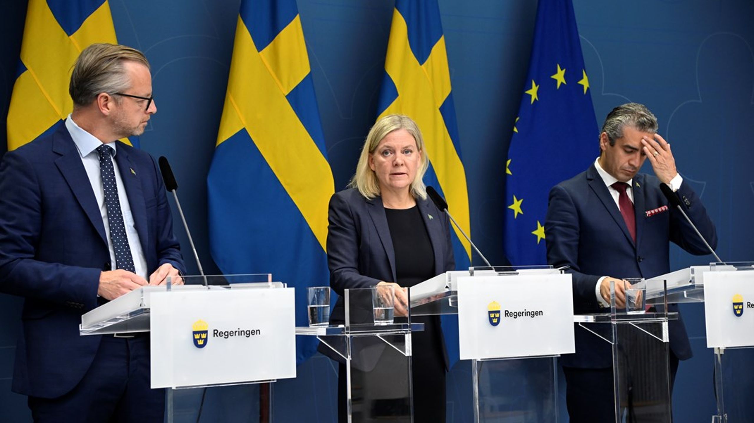 Den&nbsp;nuværende&nbsp;Statsminister&nbsp;Magdalena&nbsp;Andersson,&nbsp;finansminister&nbsp;Mikael&nbsp;Damberg&nbsp;og&nbsp;energi-&nbsp;og&nbsp;digitaliseringsminister&nbsp;Khashayar&nbsp;Farmanbar under et pressemøde.