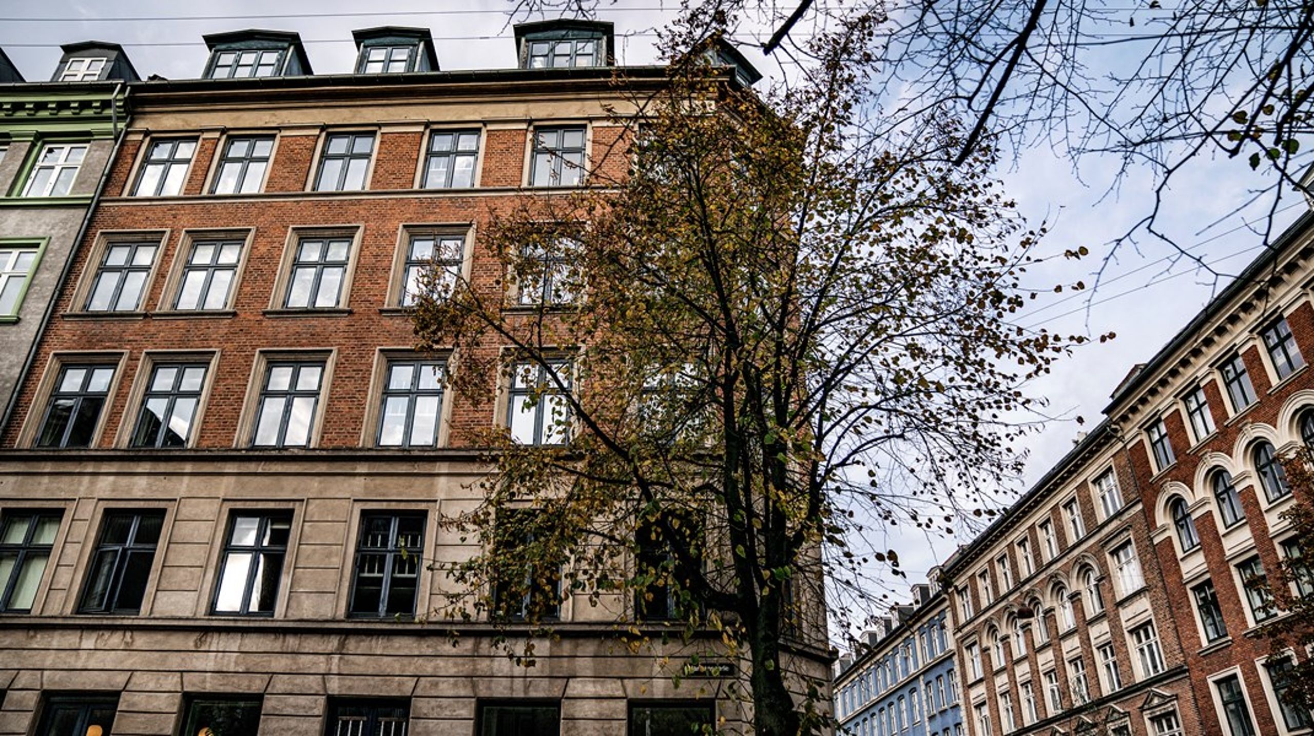 Regeringen vil blandt andet give en hjælpende hånd til lejere, som bor i tilbudspligtige ejendomme, der står over for et salg, skriver boligminister Christian Rabjerg Madsen (S).