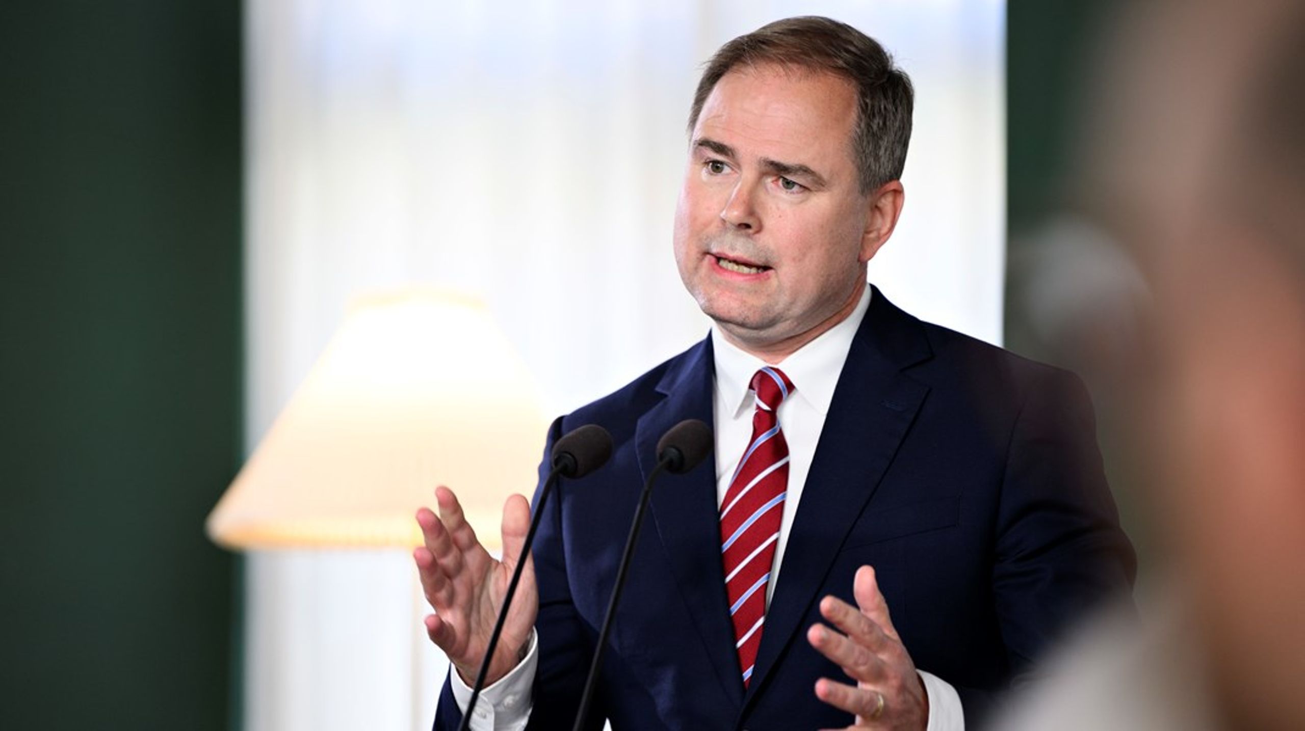 Regeringen vil som del af sit finanslovsforslag&nbsp;spare seks milliarder kroner på "den offentlige investeringsramme" næste år.&nbsp;