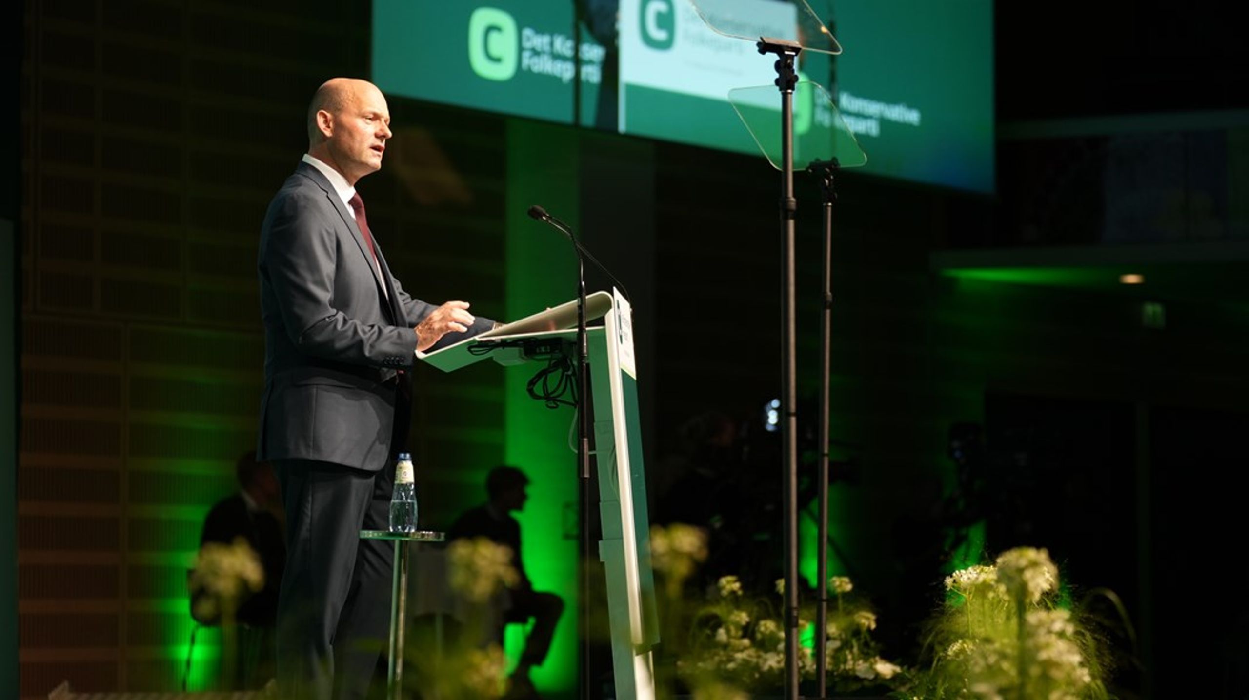 Konservatives formand, Søren Pape Poulsen, står midt i en mediestorm efter flere afsløringer af rod i privatlivet.&nbsp;