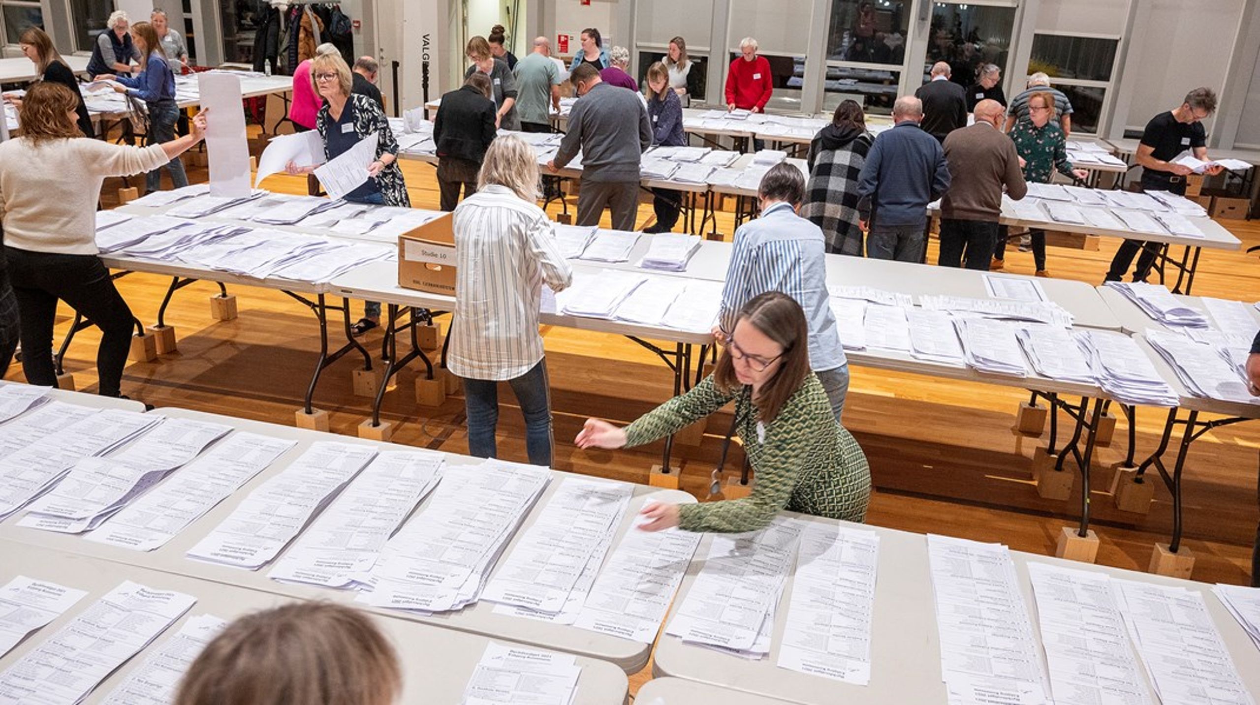 Det stod sløjt til med valgdeltagelsen ved kommunalvalget i november 2021 - det sløjeste siden starten af 70'erne. Den endelige opgørelse over den samlede deltagelse fordelt på grupper viser, at der heller aldrig har været større forskel på valgdeltagelsen mellem danskere og indvandrere/efterkommere.&nbsp;