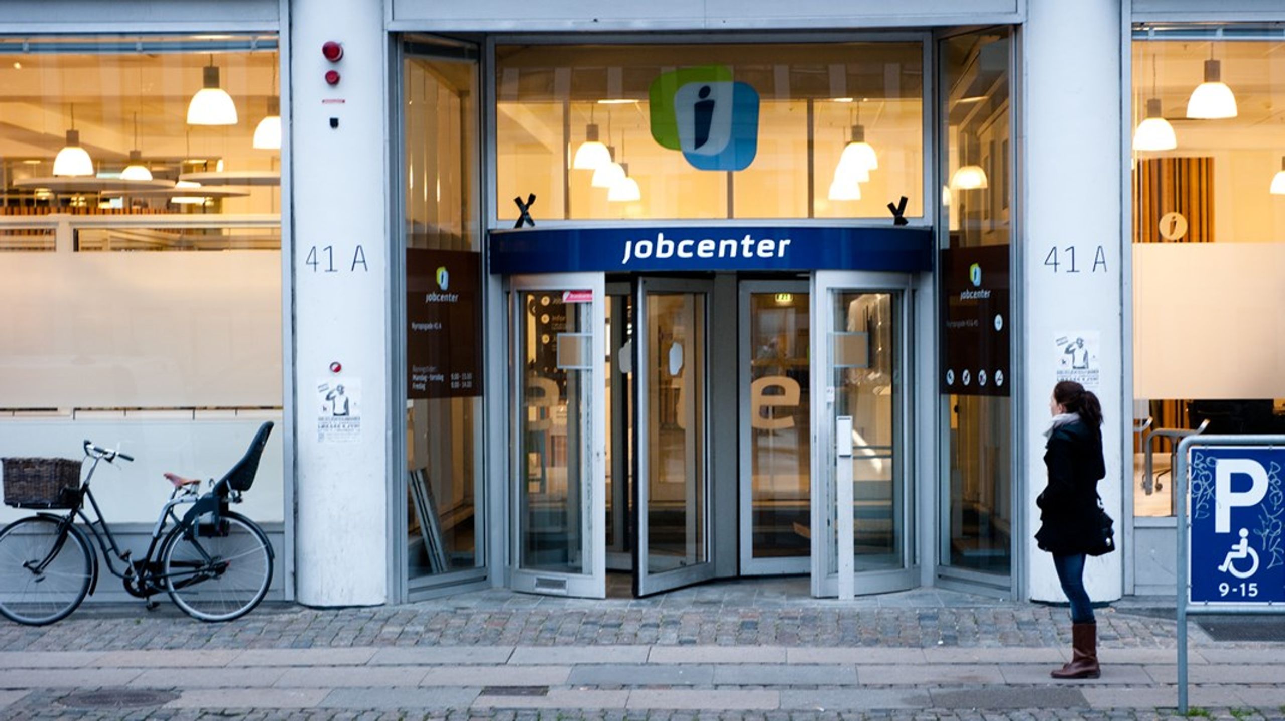Med jobcentrene er der skabt et beskæftigelsessystem, der har til opgave at gribe stort set alle, der af den ene eller anden grund er ved at falde ud af arbejdsmarkedet, skriver&nbsp;Nuuradiin S. Hussein (S).