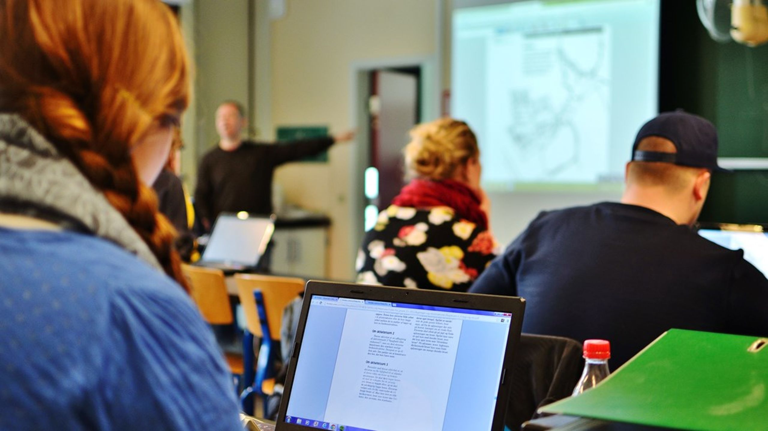 Vi&nbsp;skal flytte undervisningen ud på arbejdspladsen, så læringen sker direkte i forbindelse eller parallelt med udførelsen af arbejdet, skriver Michael Lund-Larsen.