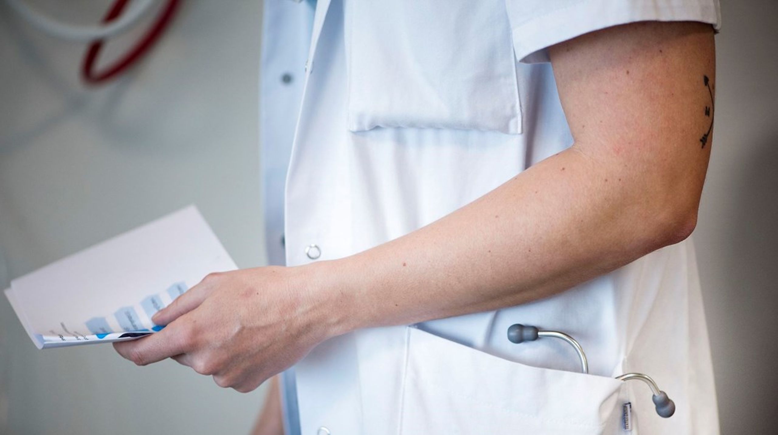 Blå Bettina har en kortere videregående uddannelse som for eksempel sygeplejerske, lærer eller pædagog, hun er funktionær, og hun arbejder i den offentlige sektor.&nbsp;&nbsp;
&nbsp;