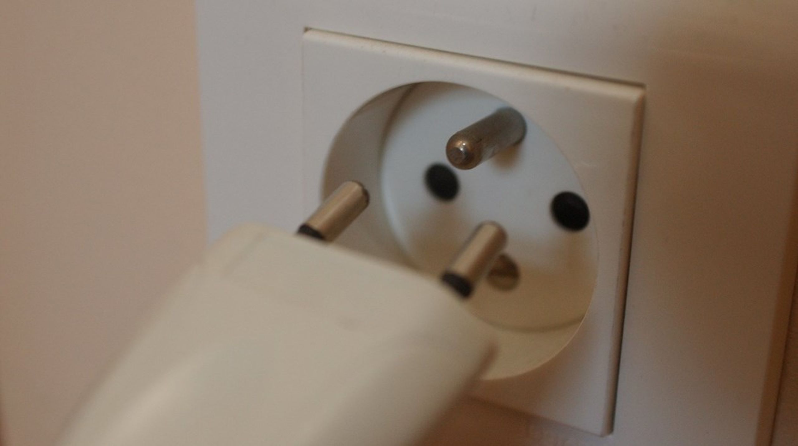 Energibesparelser og begrænset brug af elektriske apparater er blandt nogle af&nbsp;de indsatser, som borgere og virksomheder&nbsp;skal indordne sig under i højere grad for at komme gennem energikrisen, skriver Lars Naur.