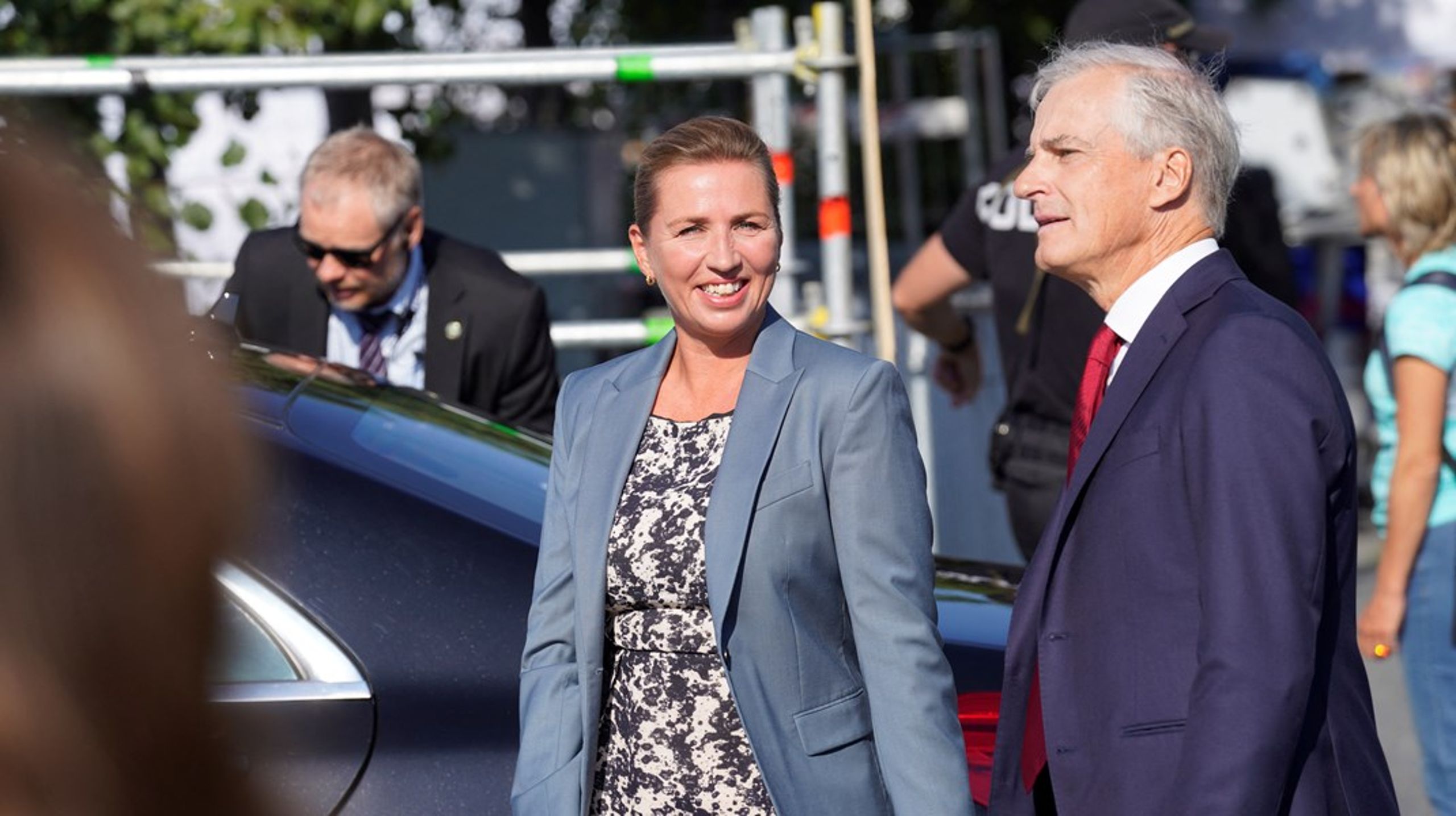 De socialdemokratiske partier, der historisk har domineret i både Sverige, Norge og Danmark, er blevet markant svækket, skriver Magnus Takvam. På billedet ses Mette Frederiksen sammen med Norges kriseramte statsminister Jonas Gahr Støre (Arbeiderpartiet), der står over for svære forhandlinger om finansloven.&nbsp;