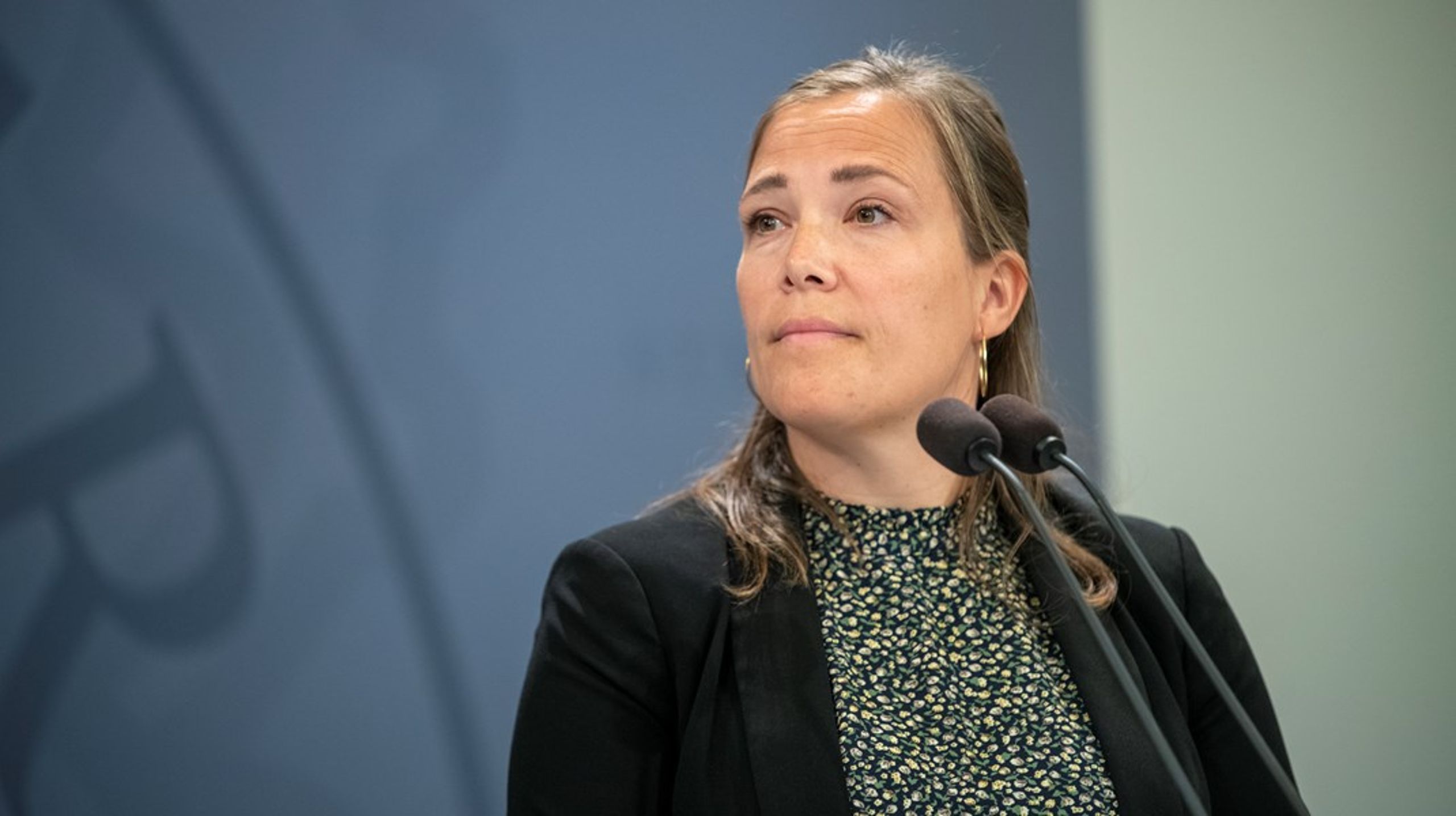 Social- og ældreminister Astrid Krag (S) siger til Altinget at, hun 'personligt ikke ville have lyst til at kaste det hele op i luften' i forhold til en ny støttestruktur baseret udelukkende på kriterier. I hendes ministerium har man dog taget et lille skridt i retning af drøftelser om en ny struktur.&nbsp;