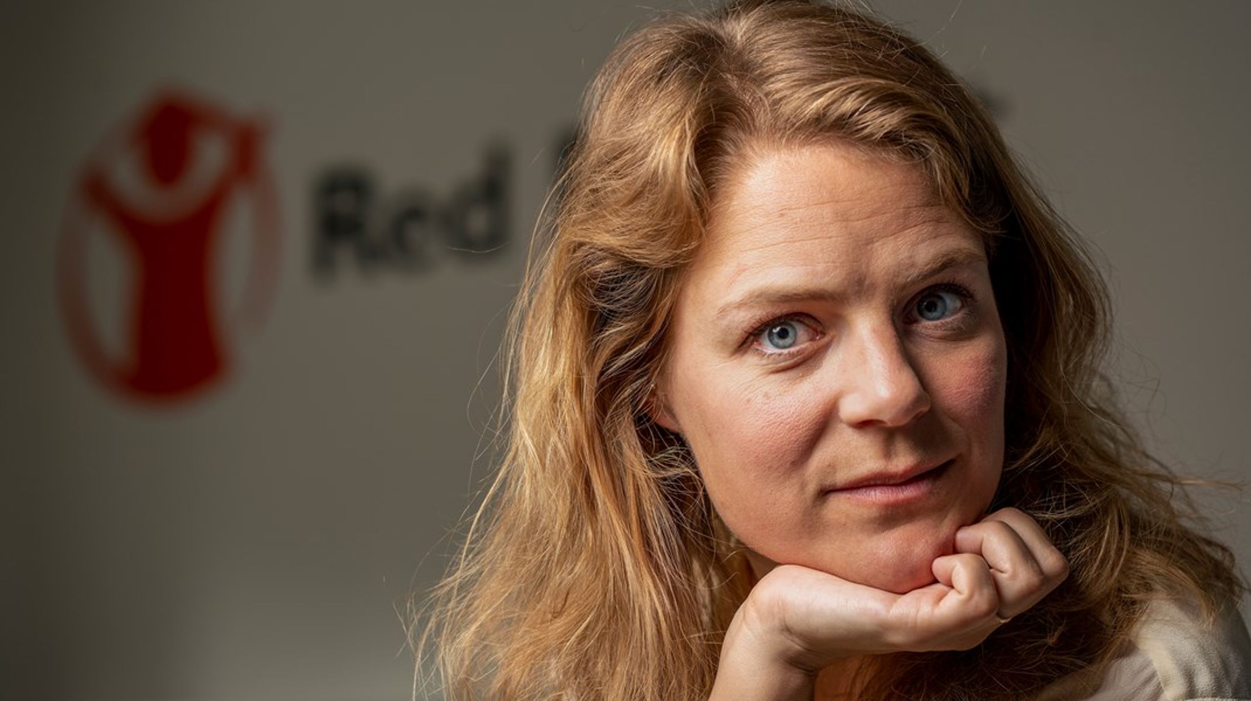 Generalsekretær for Red Barnet, Johanne Schmidt-Nielsen, ønsker, at et nyt politisk flertal skal sikre det midlertidige børnetilskud – særligt nu hvor de mest udsatte familier bliver hårdest ramt af krisen.