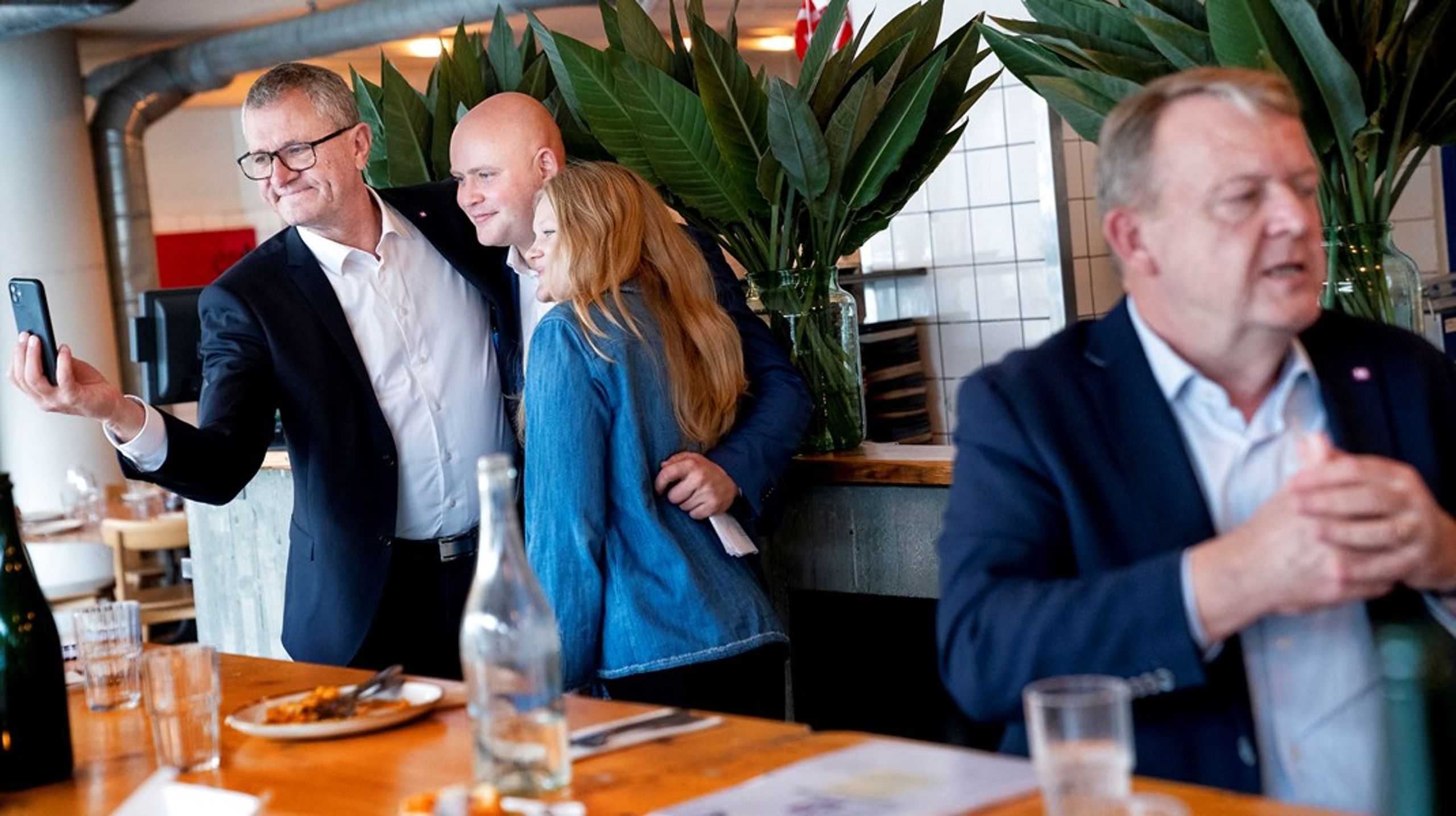 Hos Moderaterne har både partileder Lars Løkke Rasmussen en (omend fjern) fortid i lokalpolitik, det samme gælder Henrik Frandsen (tv.), der i 2021 blev vraget af Venstre til at fortsætte som borgmester i Tønder og Jakob Engel-Schmidt (midten), som nåede at blive valg til byrådet i Lyngby-Taarbæk, inden han måtte stoppe i 2017 i både Folketinget og lokalpolitik efter en dom.