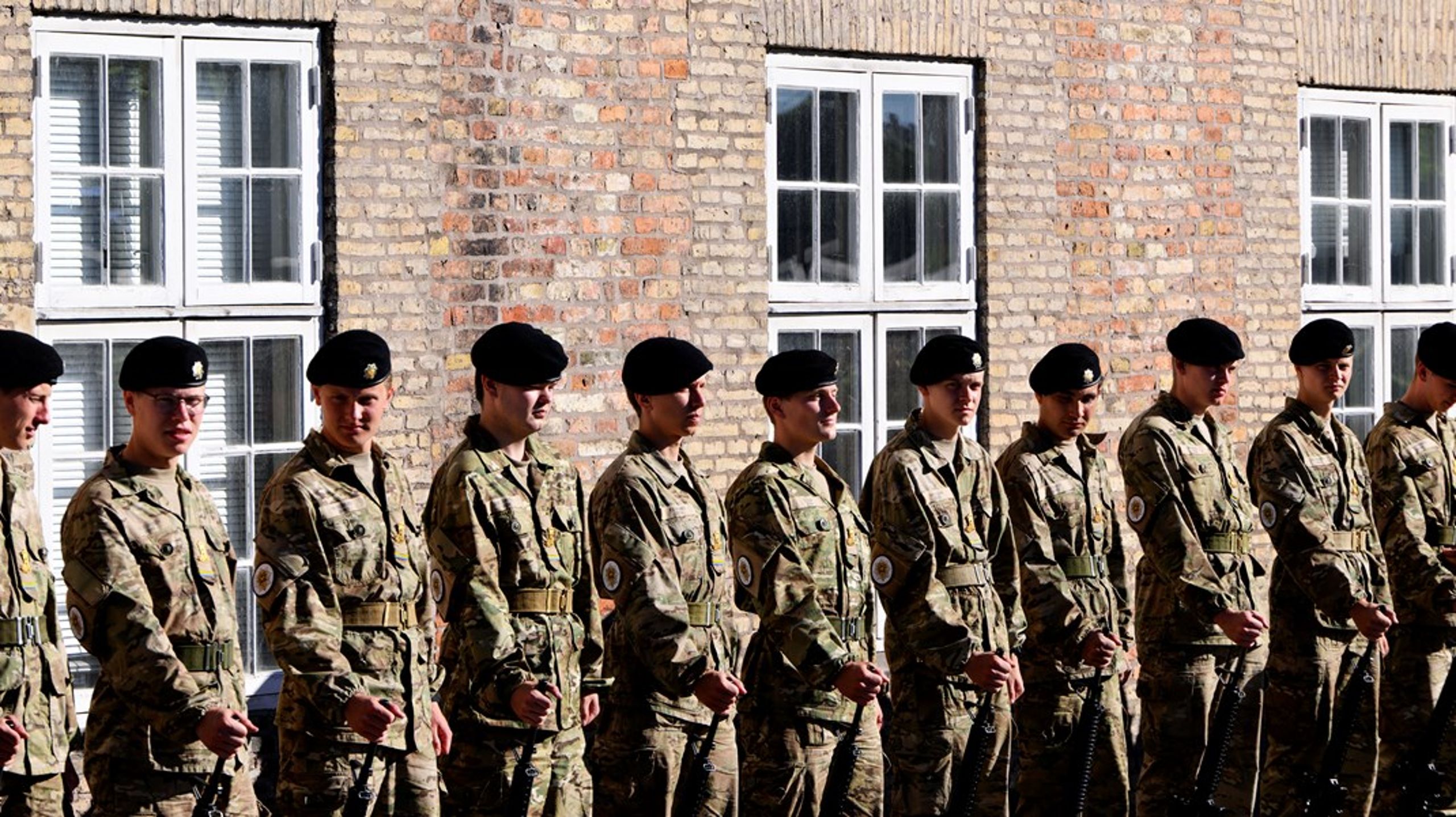 Soldater og medarbejdere i Forsvaret bruger nogle af deres bedste arbejdsår på at holde Danmark sikkert, og vi har som samfund et ansvar for, at de kan komme bedst muligt videre den dag, de beslutter sig for at lægge uniformen på hylden, skriver Jesper Korsgaard Hansen.<br>