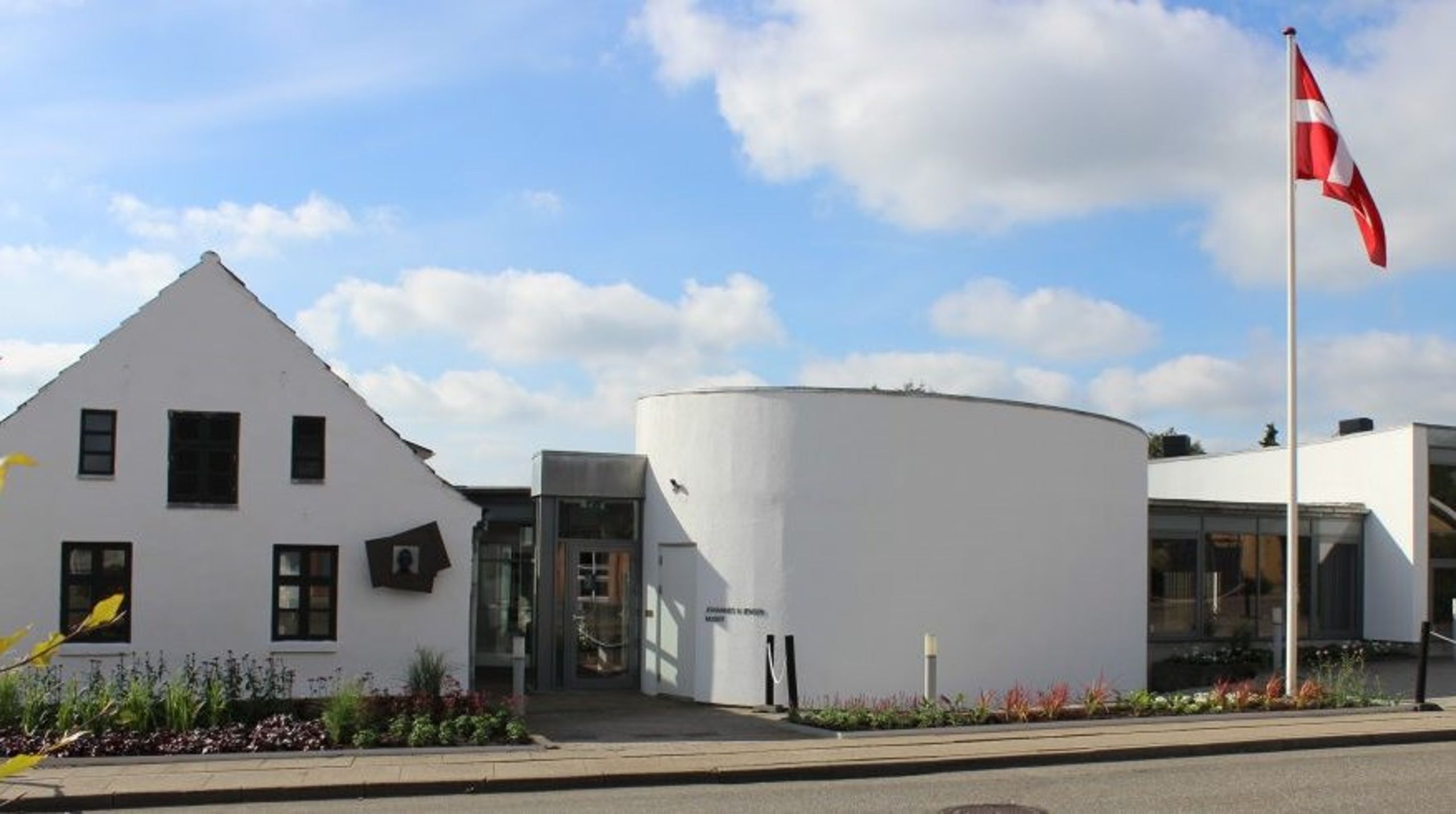 Museet og støtteforeningen&nbsp;har hjemme i Johannes V. Jensen restaurerede fødehjem i Farsø.