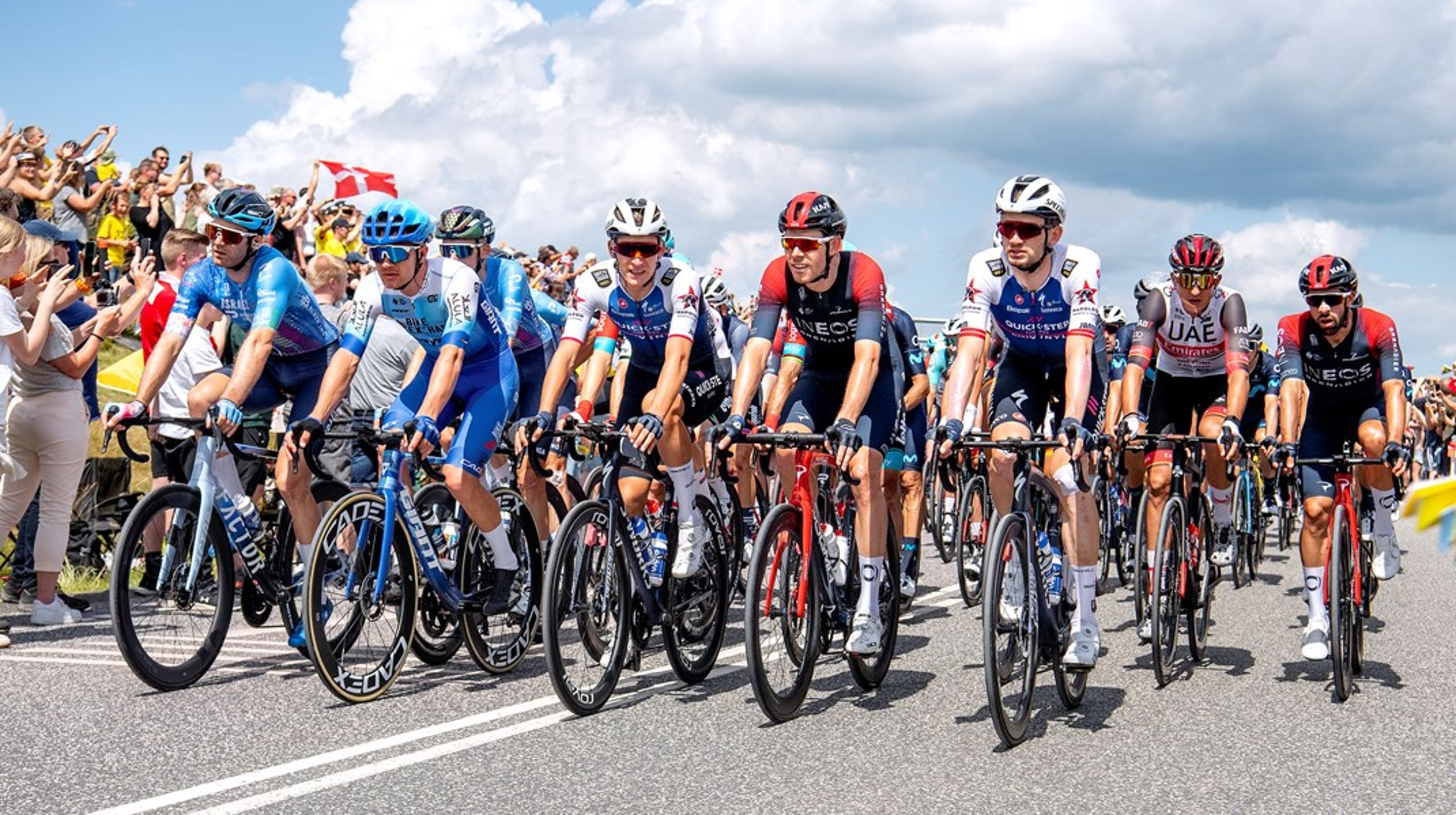 Vi ønsker, at Danmark fortsat skal byde på store samlende sportssucceser og være en modvægt til, at store begivenheder havner hos nationer med et noget andet syn på demokrati og menneskerettigheder,&nbsp;skriver&nbsp;Lars Lundov.