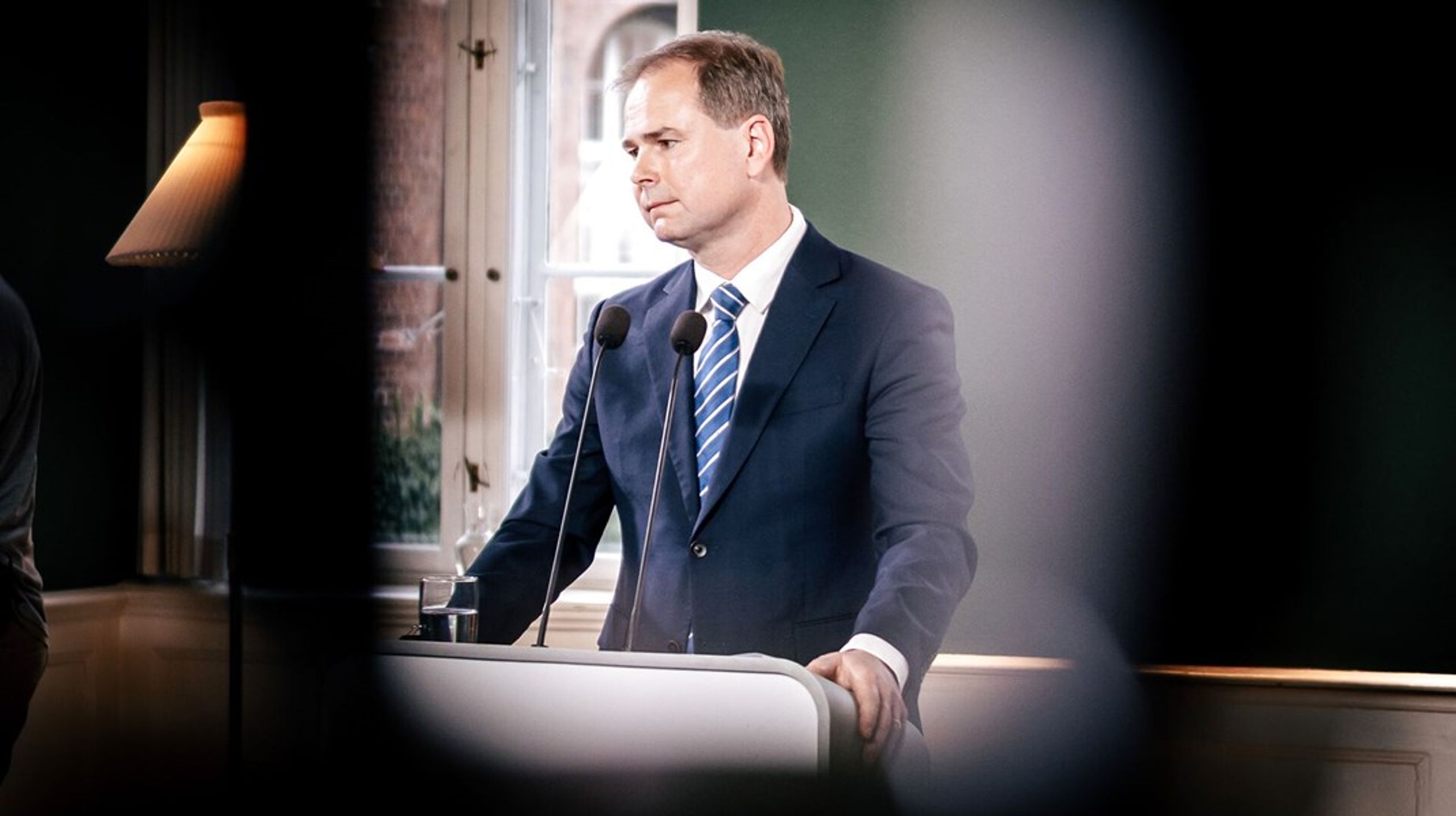 Finansminister Nicolai Wammen (S) erkender, at der skal foretages "hårde prioriteringer" i kommunerne for at få pengene til at slå til de kommende år, hvor regeringen vil spare milliarder af kroner på jobcenter og administration.