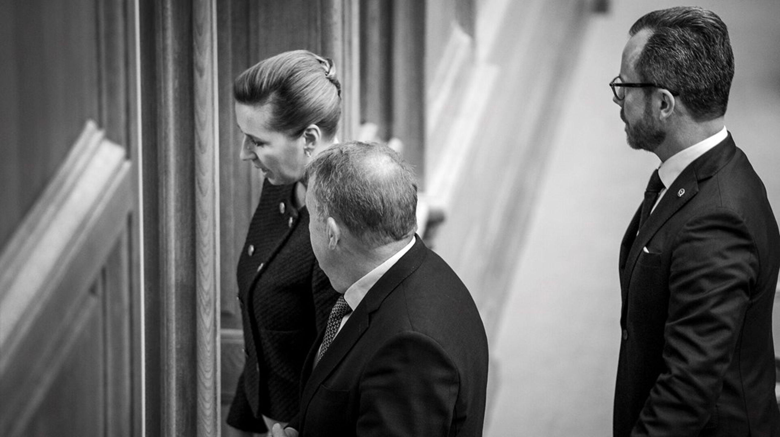 Regering og opposition er i en hårrejsende nervekrig frem til fredag, hvor regeringens ultimatum udløber. Det er en uhørt dramatisk situation – kun en måned efter SVM-regeringens dannelse, skriver Erik Holstein oven på statsministerens åbningsredegørelse i Folketinget&nbsp;tirsdag 17. januar.