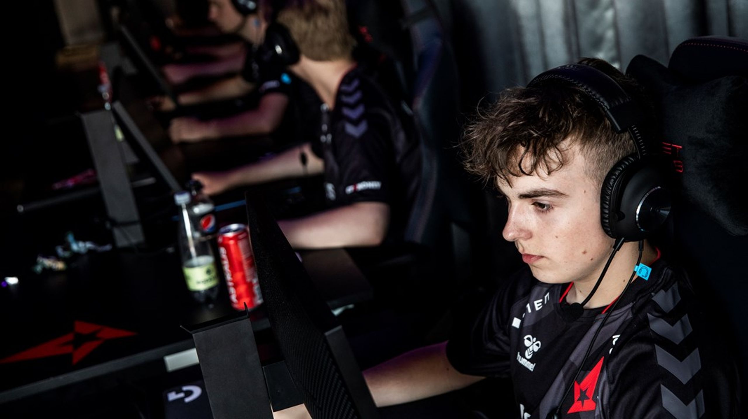 I dag kan man blive ramt af en urimelig hård beskatning, hvis man videresælger et virtuelt våben, en beklædningsgenstand eller andre accessoires til ens digitale karakter, skriver&nbsp;Morten Løkkegaard og og Bergur Løkke Rasmussen.