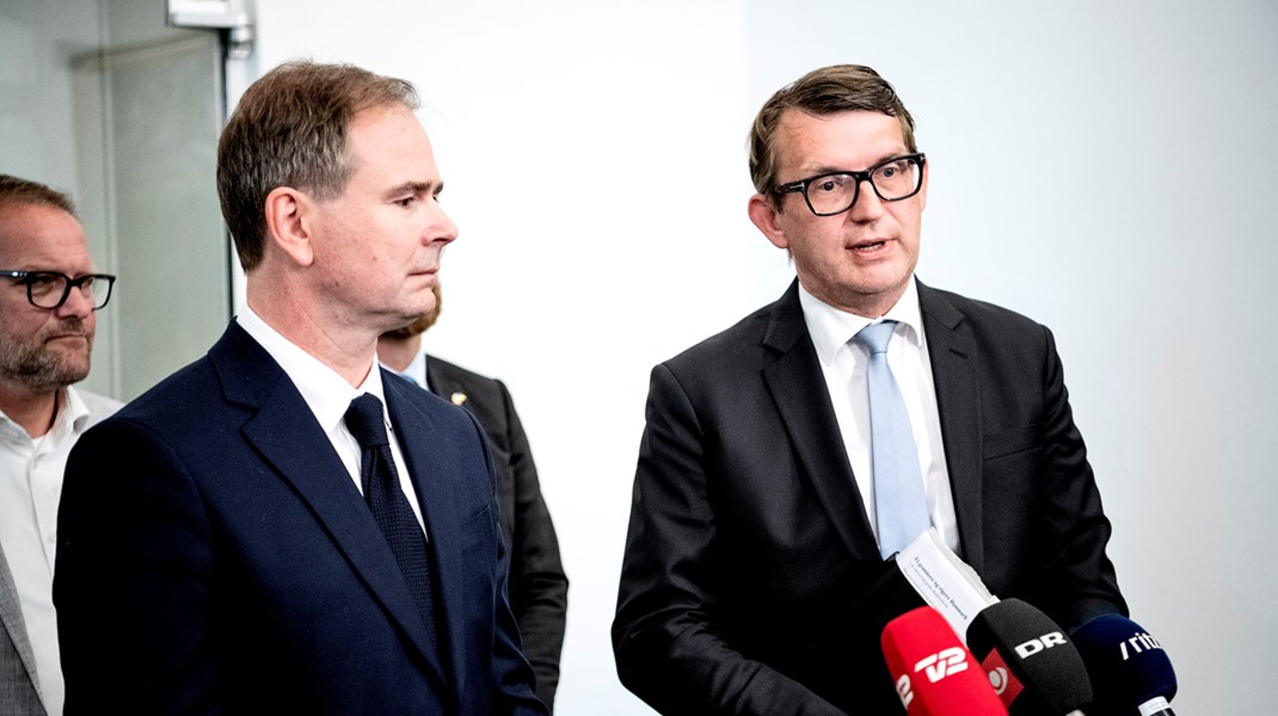 I praksis bliver det finansminister Nicolai Wammen (S) (tv.) og økonomiminister Troels Lund Poulsen (V) (th.), der skal sikre fremdriften, og at der kan sættes flueben ud for tiltag i regeringsgrundlaget,&nbsp;skriver tidligere V-rådgiver, Anderas Thyrring.