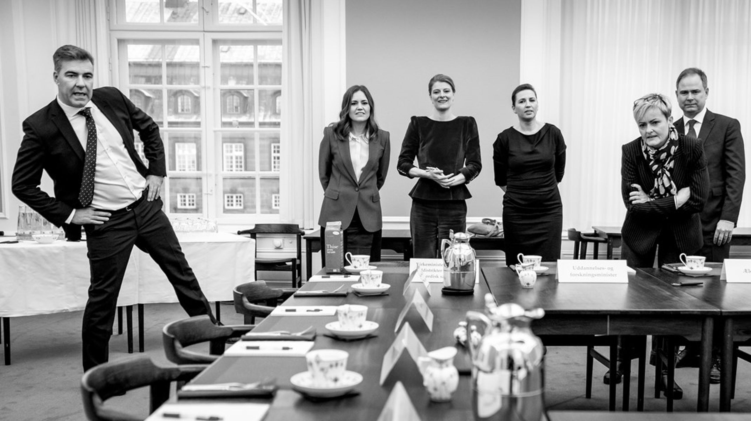 Klimaministeriet med Lars Aagaard (til venstre) i spidsen er et af de ministerier, som har verdensmålsvurderet lovforslag. Til gengæld har Beskæftigelsesministeriet med Ane Halsboe (i midten) i spidsen&nbsp;ikke skønnet det relevant for regeringens forslag om store bededag.&nbsp;