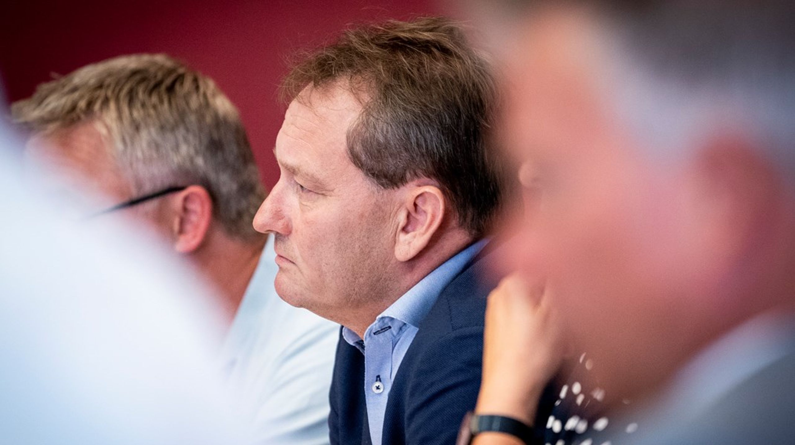 Det er politikernes fremmeste opgave at understøtte og sikre rammerne for den grønne omstilling af vejtransporten, skriver&nbsp;Peter Juel-Jensen (V).