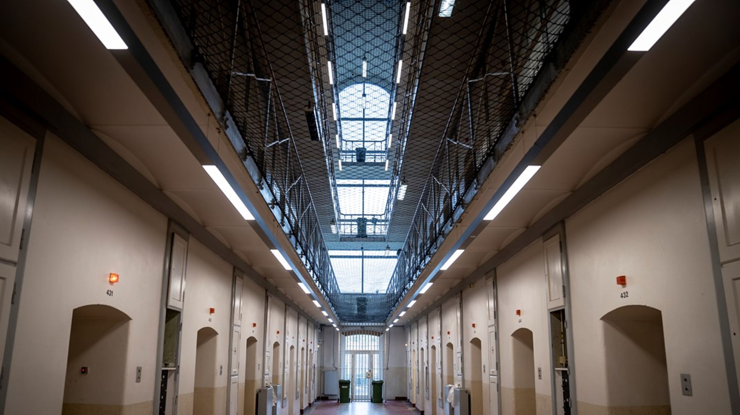 42 procent af de 18-20 årige modtager ny dom&nbsp;inden for to år, efter de er blevet løsladt, men løsladelsesstøtte har vist effektiv for at minimere tilbagefald, skriver Marie-Louise Gotholdt og Mikkel Klausen.