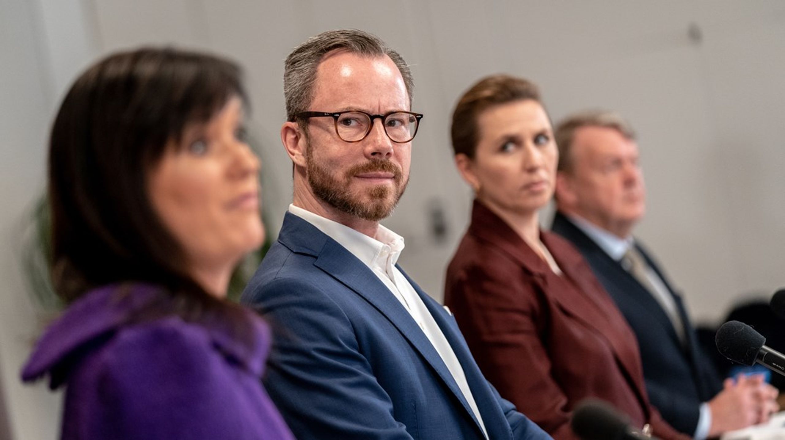 Jakob Ellemann-Jensen er blot seneste eksempel på en toppolitiker, der har "knækket halsen" på&nbsp;for meget arbejde. Det er på tide at sige farvel til det oldnordiske sludder om, at ’vi skal yde, før vi kan nyde!’, skriver David Trads.