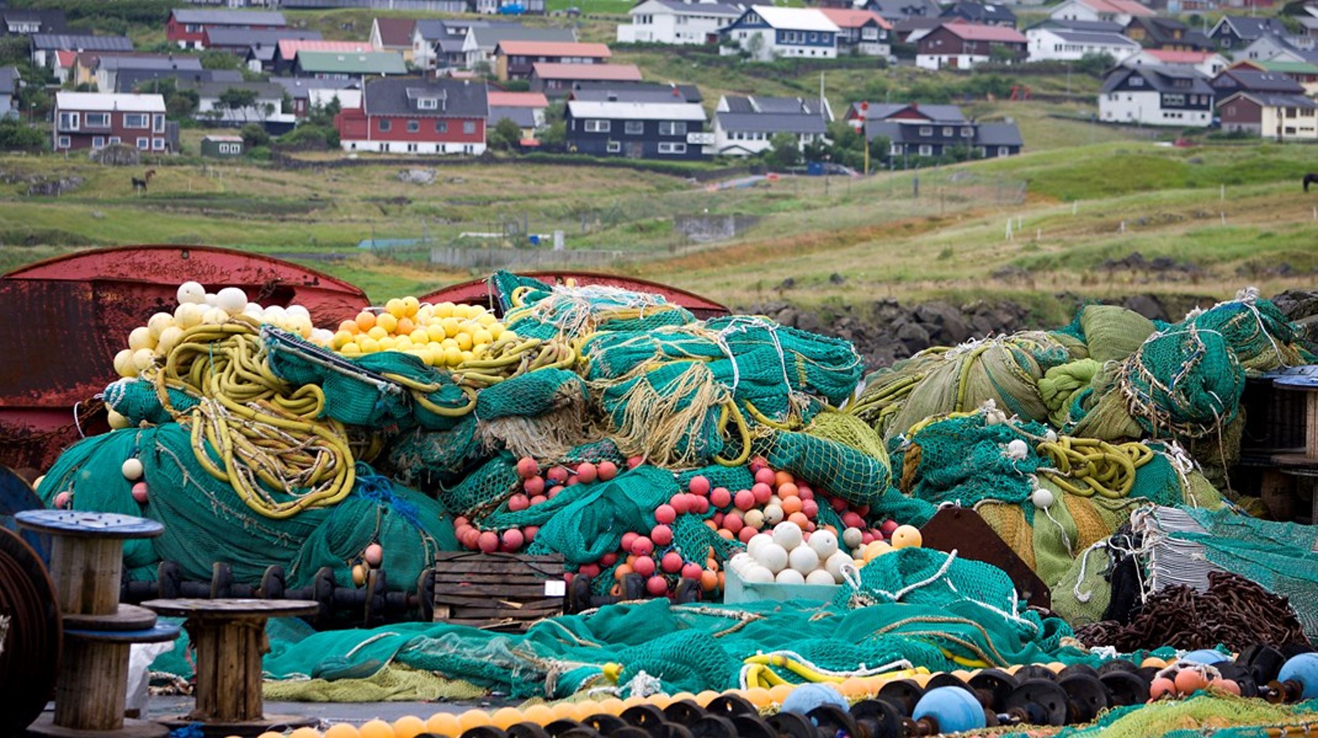Det færøske Lagting drøfter stadig, hvordan de kan bidrage til at øge presset mod Rusland, skriver&nbsp;Søren Søndergaard og&nbsp;Christian Juhl.