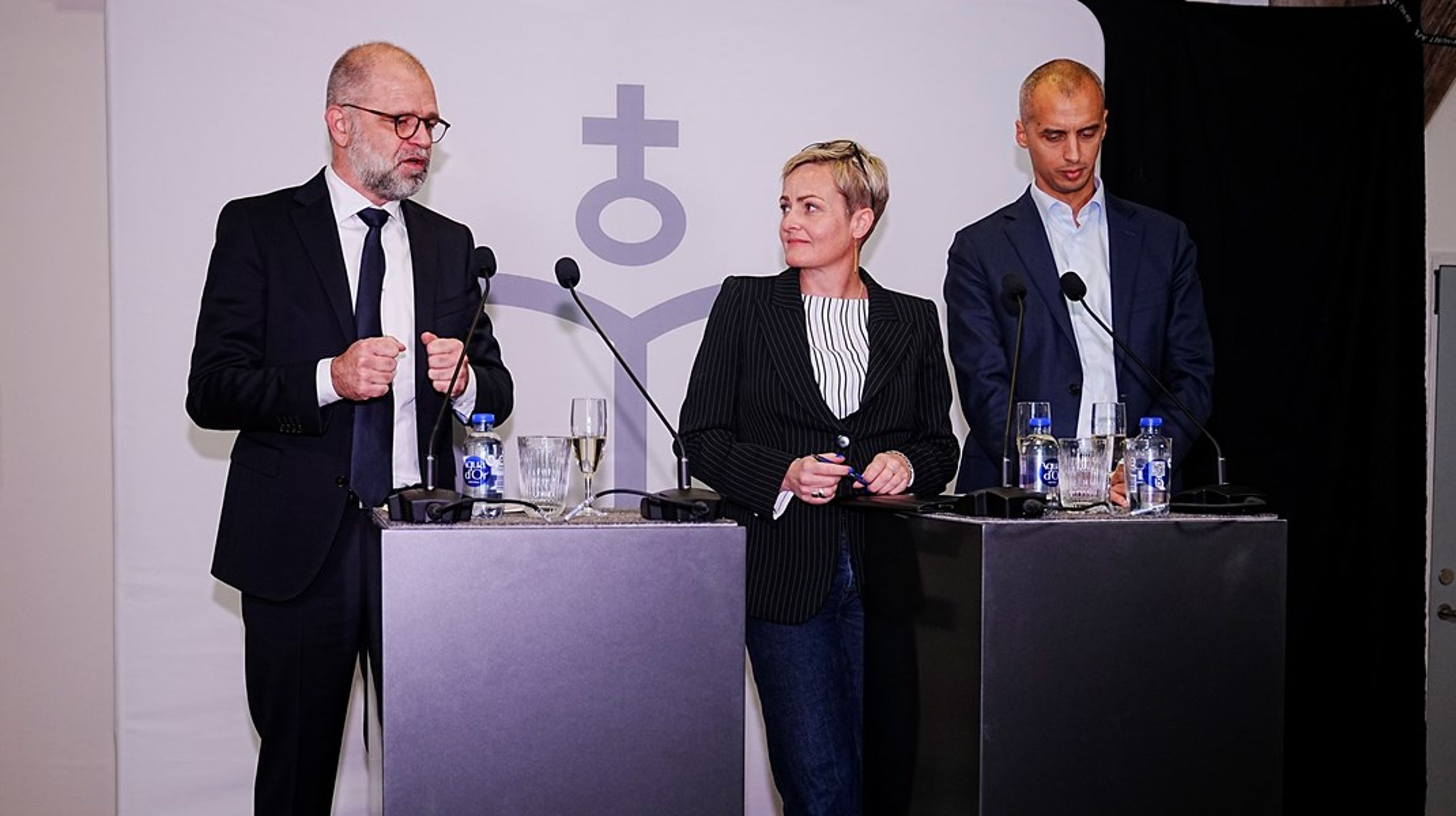 Kent Harnisch holdt tale, da&nbsp;Pernille Rosenkrantz-Theil (S) i december overdrog Børne- og Undervisningsministeriet til Mattias Tesfaye (S). Umiddelbart efter flyttede han selv til det nyoprettede&nbsp;Økonomiministerium, så nu leder Tesfaye efter en ny øverste chef.