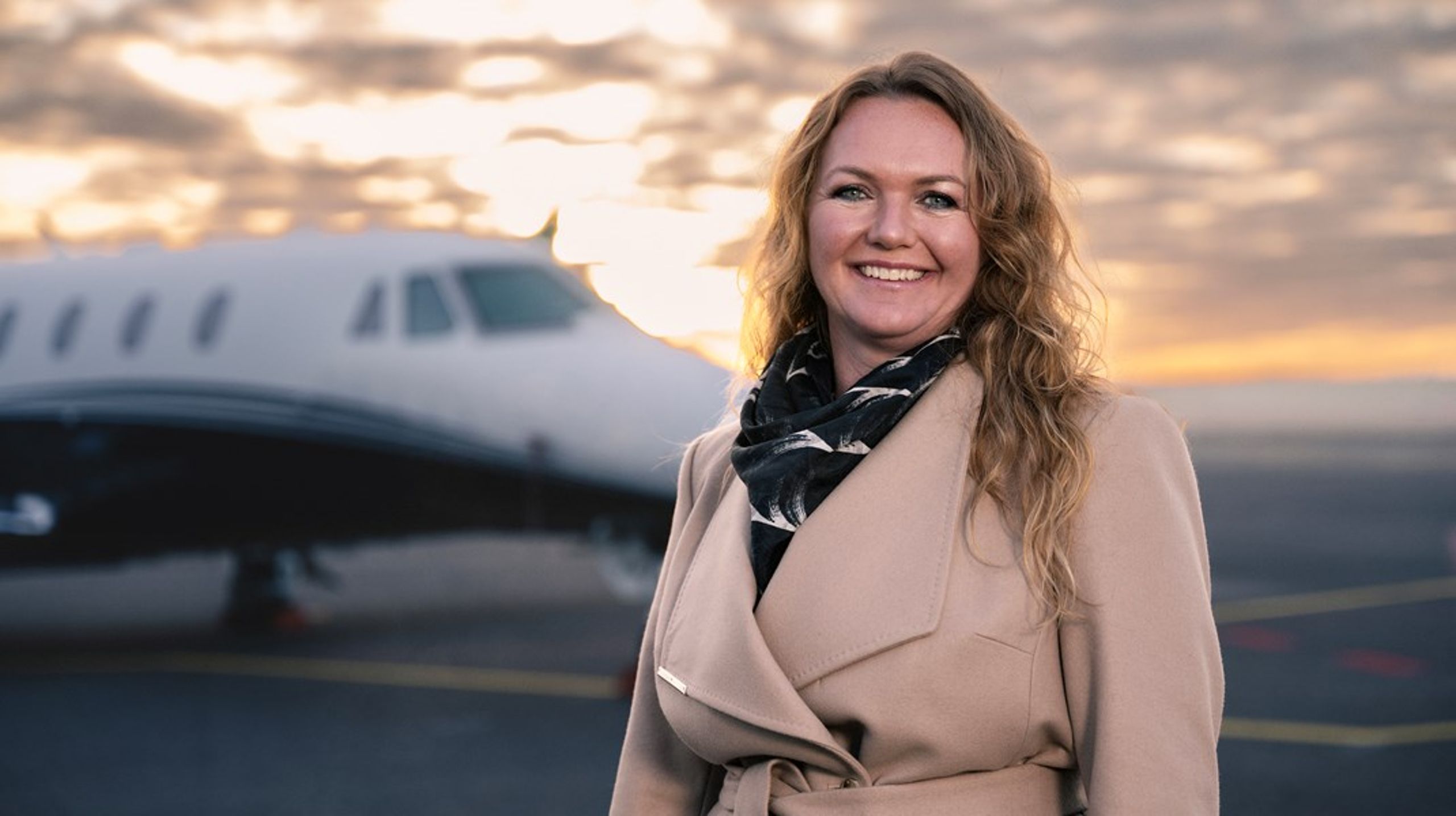 I sin fritid flyver Lotta Sandsgaard sit eget fly fra Aarhus Lufthavn.