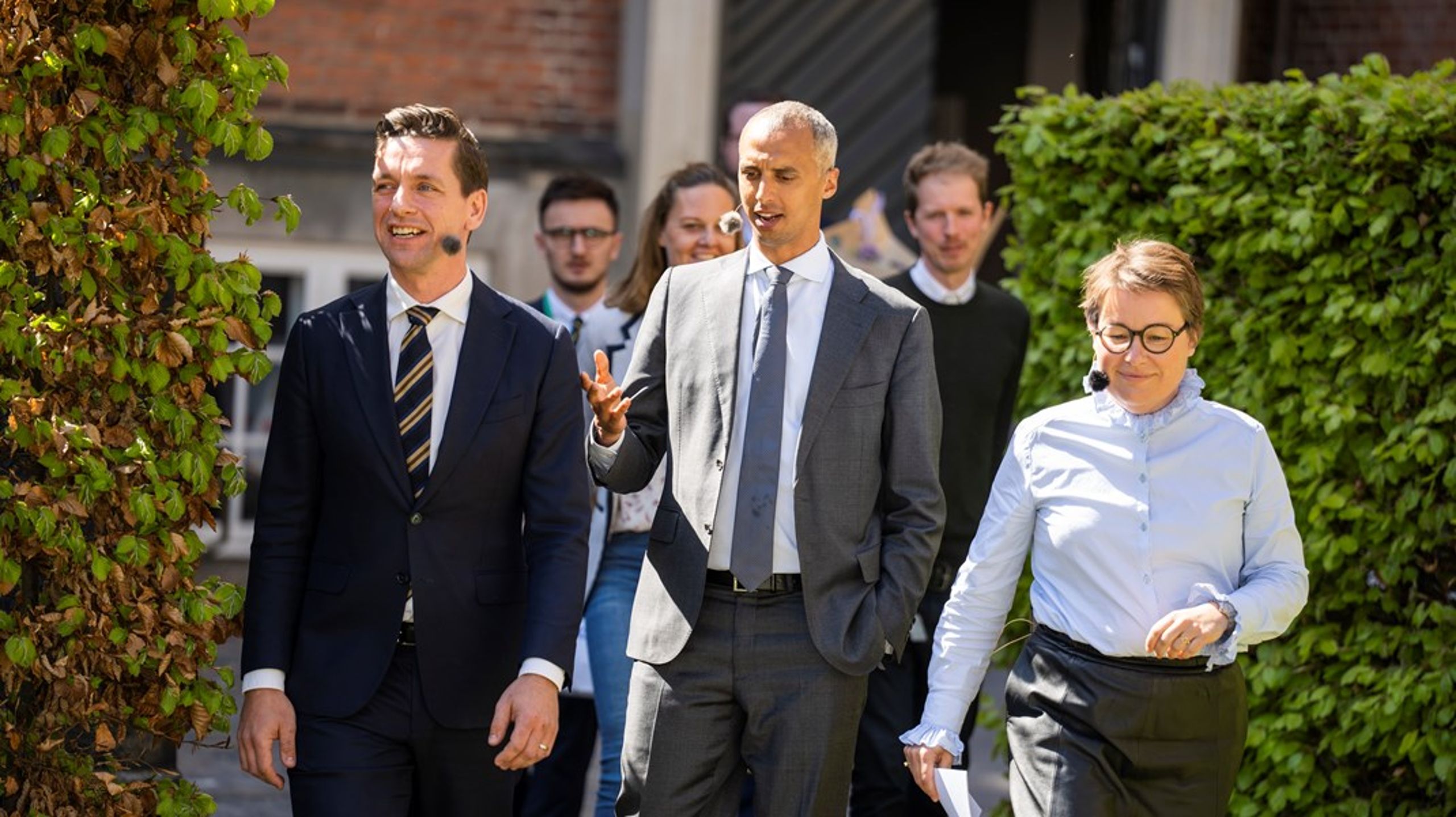 Kaare Dybvad og Mattias Tesfaye til ministeroverdragelse i udlændinge- og integrationsministeriet. I Ajour dykker vi ned i de uddannelsespolitiske bøger, som de to socialdemokratiske toppolitikere skrev for flere år siden.