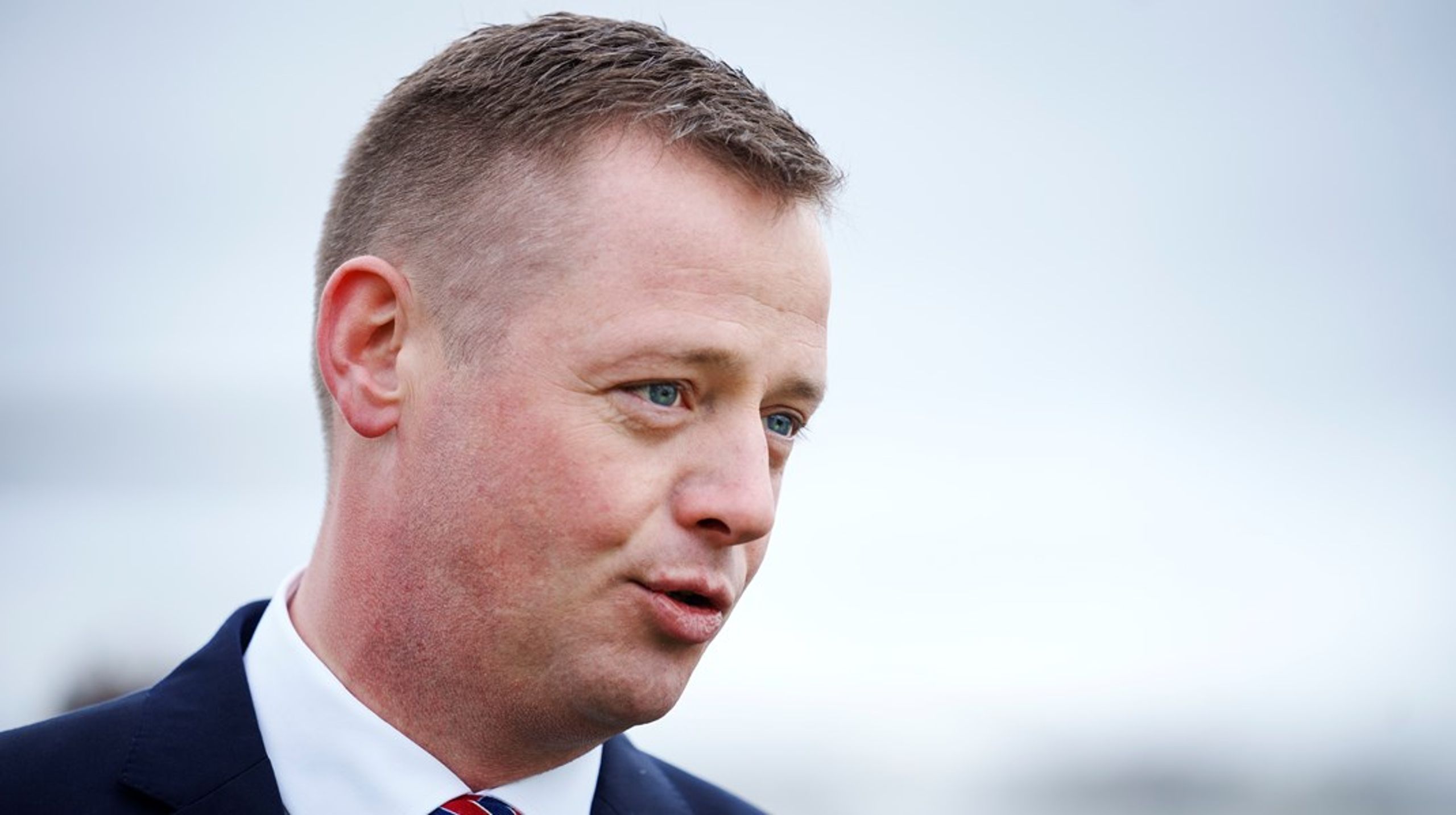 "Det&nbsp;er en helt vild oplevelse at blive
udpeget som minister. Og det går virkelig stærkt. Hvis man skulle starte
forfra og finde ud af, hvordan man skulle udpege en minister, så ville man jo nok
give dem lidt tid til at sætte sig ind i tingene," siger Thomas Danielsen.&nbsp;