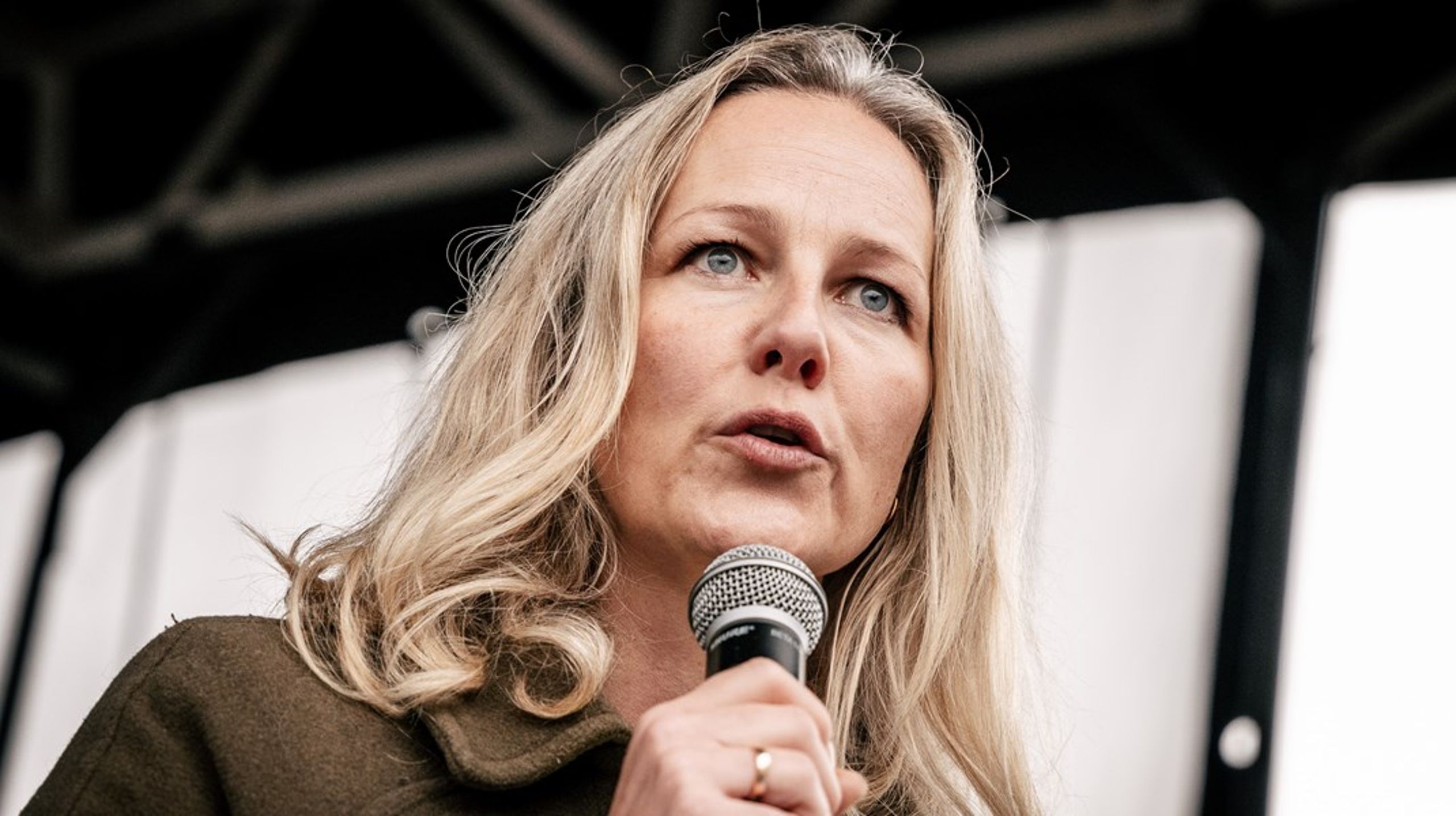 I politik handler personlig branding om at skabe et stærkt og overbevisende image, der er attraktivt for vælgerne.&nbsp;