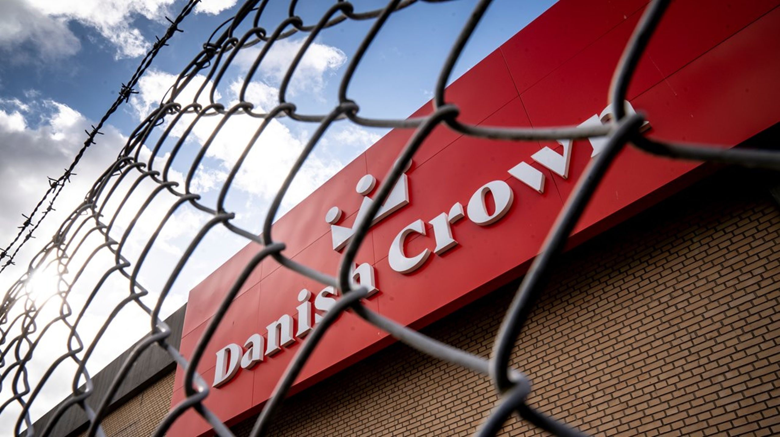 Danish Crown lukker deres slagteri i Sæby, hvor op mod 800 medarbejdere står til at miste deres job.&nbsp;