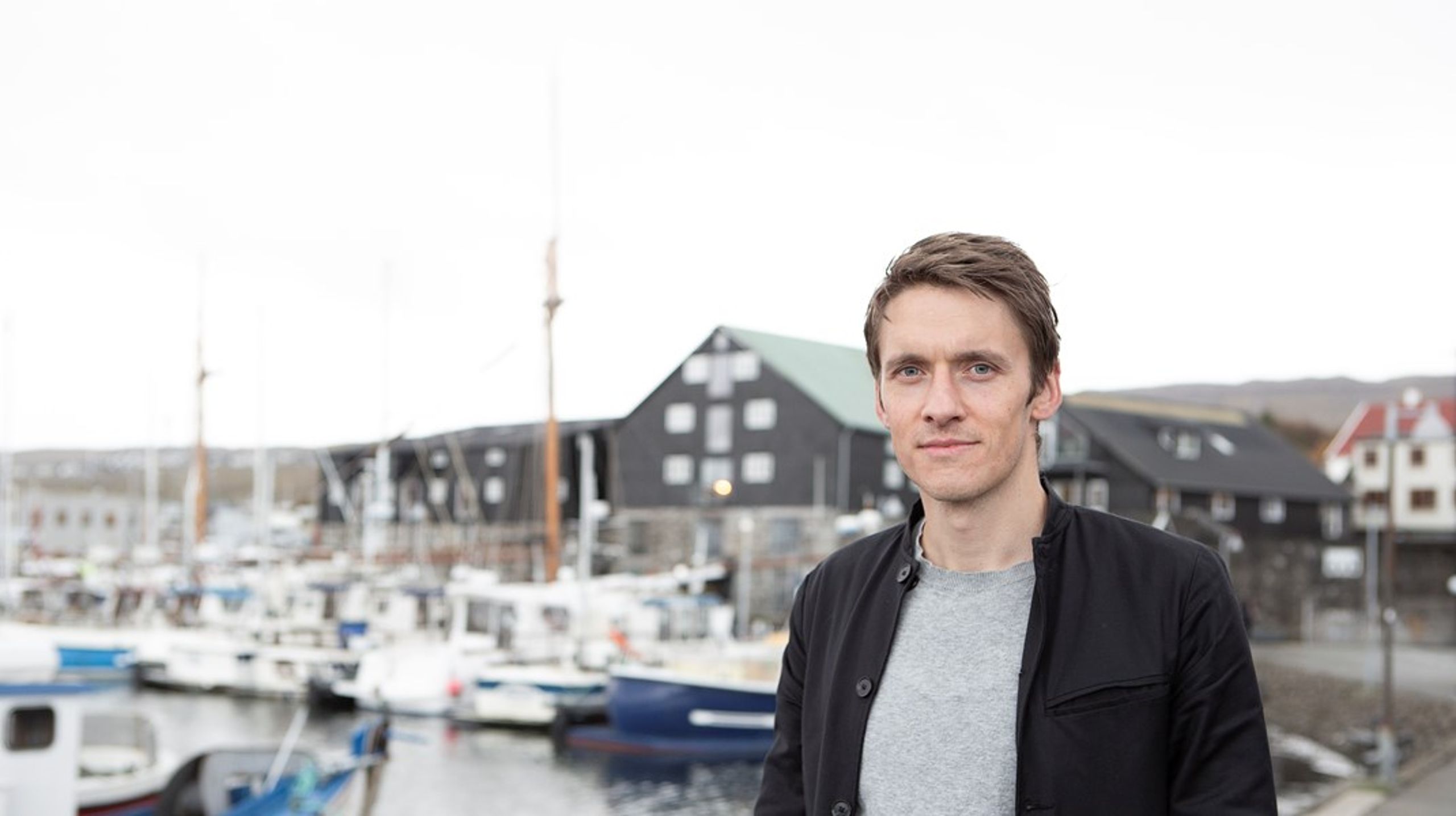 Heini í Skorini har i hele sin karriere været optaget af forholdet mellem religion og politik. Han tror, at det hænger sammen med, at han er født og opvokset på Færøerne, hvor religion spiller en stor rolle i samfundet.