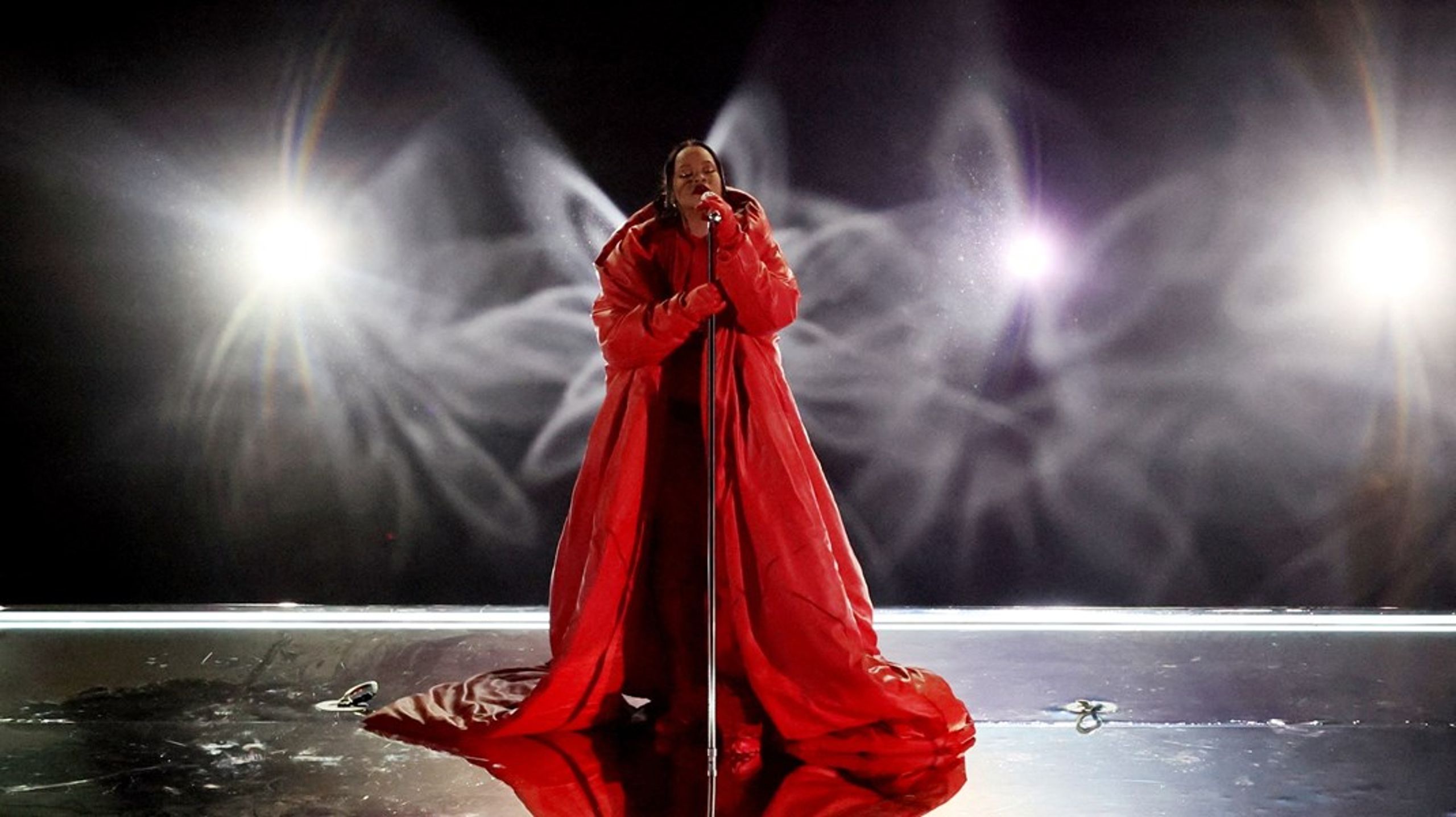 Med få klik på internettet&nbsp;kan man finde frem til en AI-genereret version&nbsp;Beyoncés hit ’cuff it’ – nu sunget med en stemme, som minder om Rihannas.&nbsp;<br>