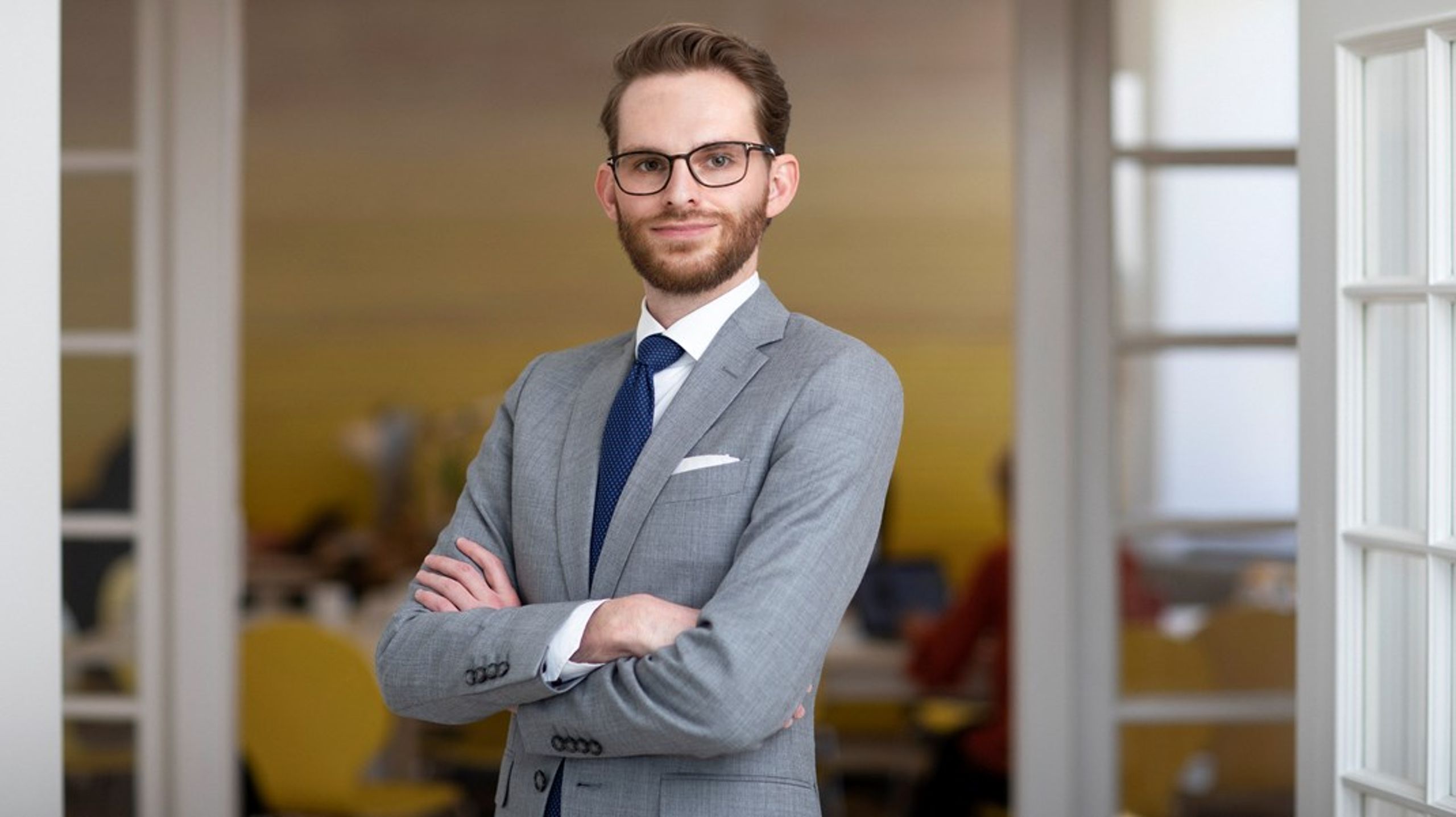 “USA har valgt at bruge gulerod for at få virksomhederne til at engagere sig i den grønne omstilling, mens man fra europæisk side valgt en anden tilgang, som groft sagt hedder pisken," siger Anders Overvad, chefanalytiker i Tænketanken Europa.<img alt="">