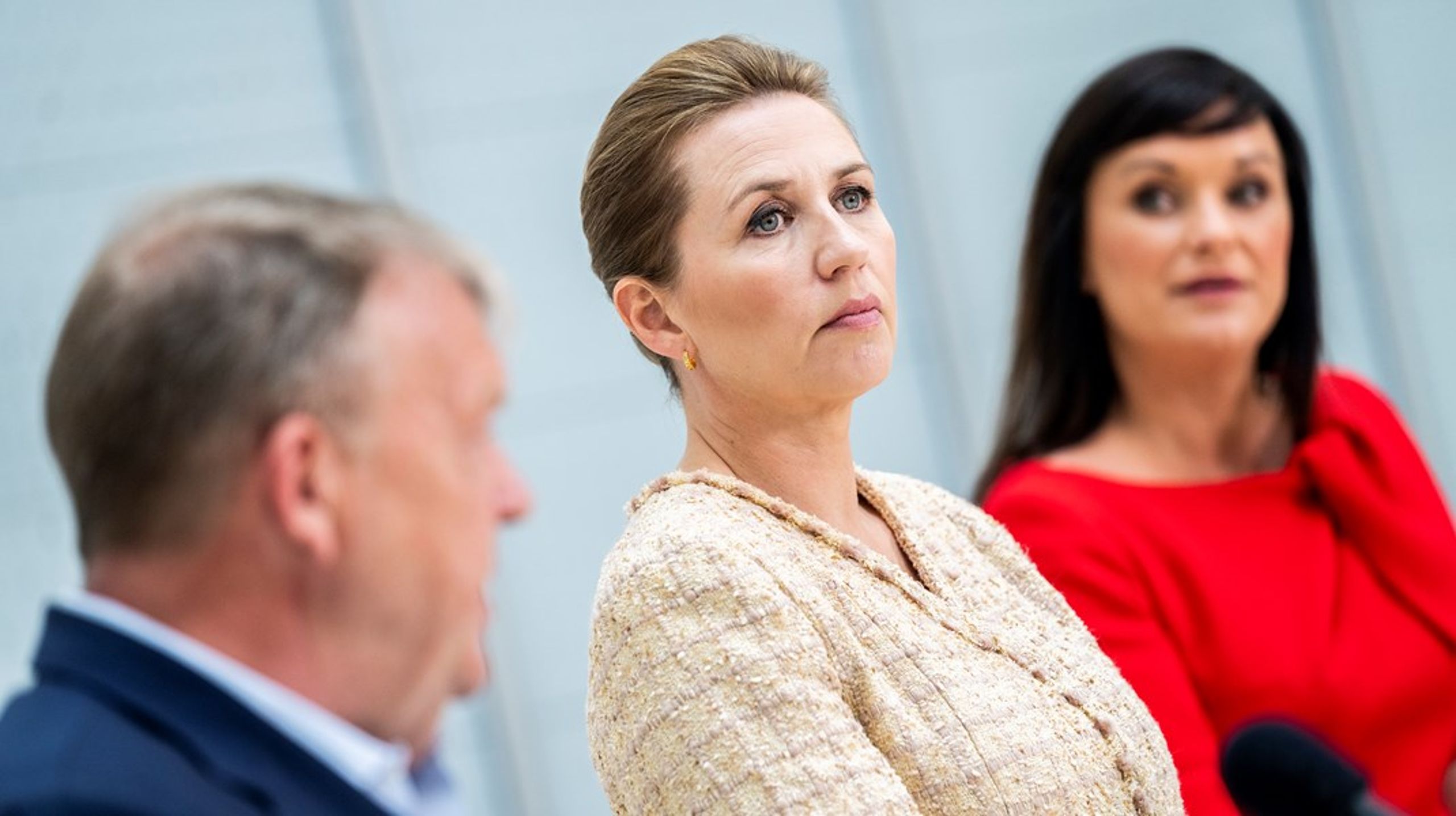 Mette Frederiksen har desværre tabt orienteringen på de højglanspolerede gulve et sted mellem Dansk Industri, Bilderberggruppen og Finansministeriets regnedrenge,&nbsp;skriver Jakob Elkjær.