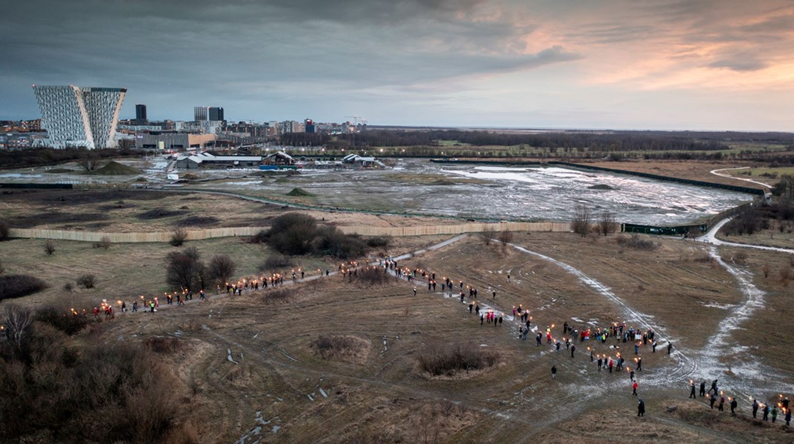 Landsretten har omstødt en kendelse fra Københavns Byret, der satte byggeriet Fælledby på Amager Fælled i midlertidigt bero.&nbsp;