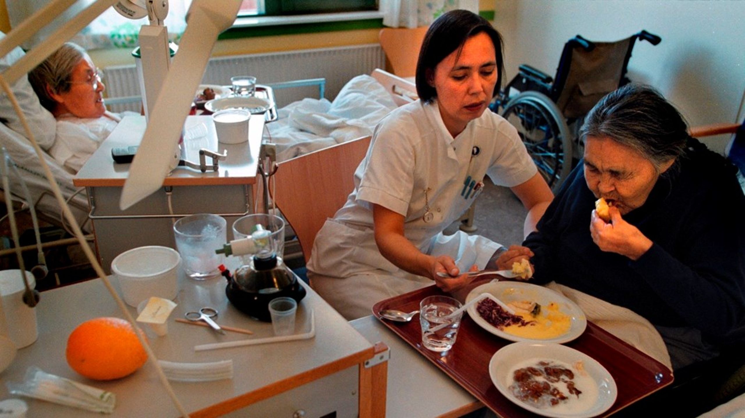 I en ny rapport om det grønlandske sundhedsvæsen, kommer Sundhedskommissionen med 100 anbefalinger, der skal få "et meget presset" sundhedssystem på benene igen.