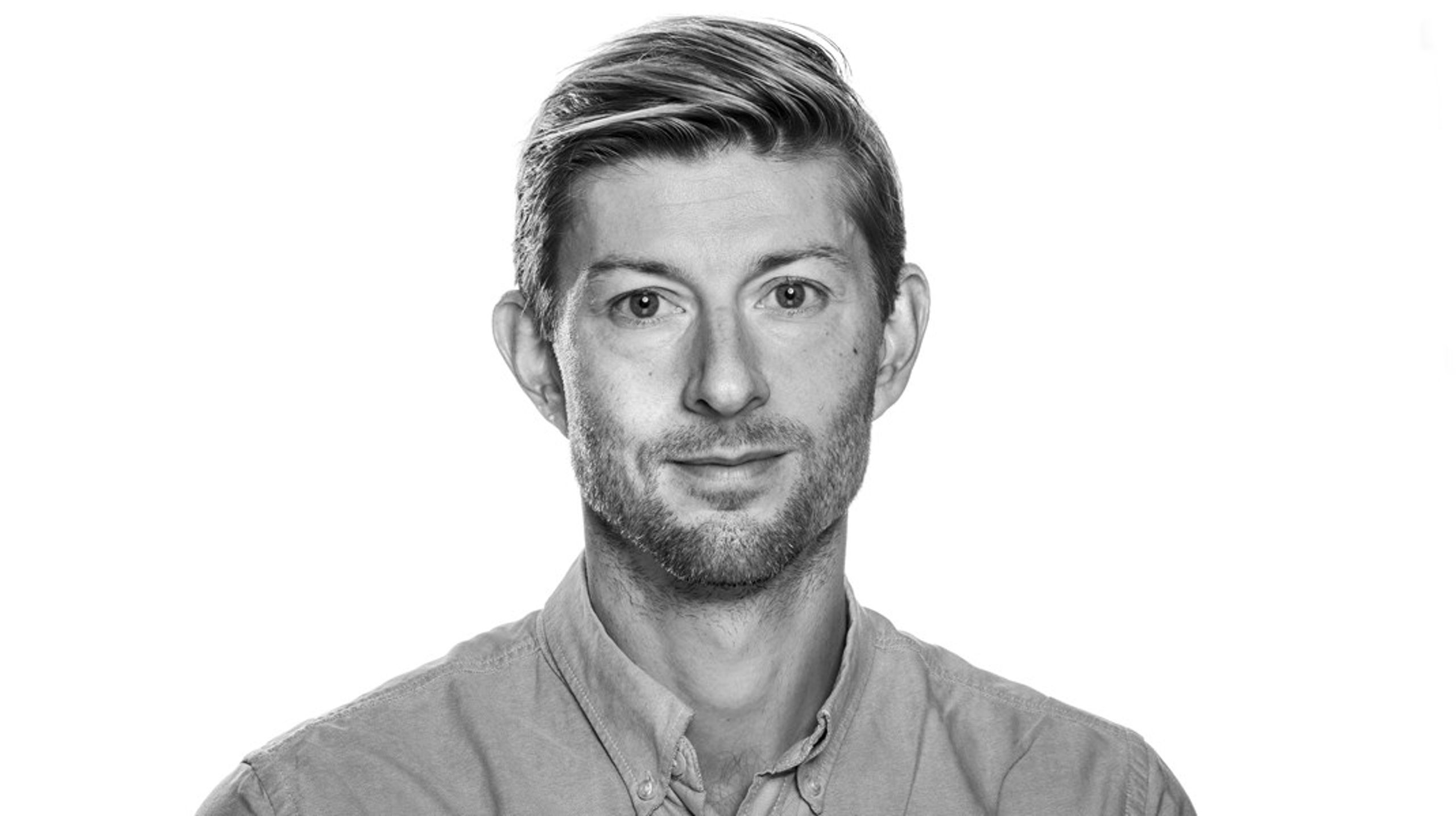 Martin Borre, der er tidligere professionel fodboldspiller, forlader sin stilling som politisk souschef hos Berlingske for at blive presseansvarlig for det danske herrelandshold i fodbold.&nbsp;